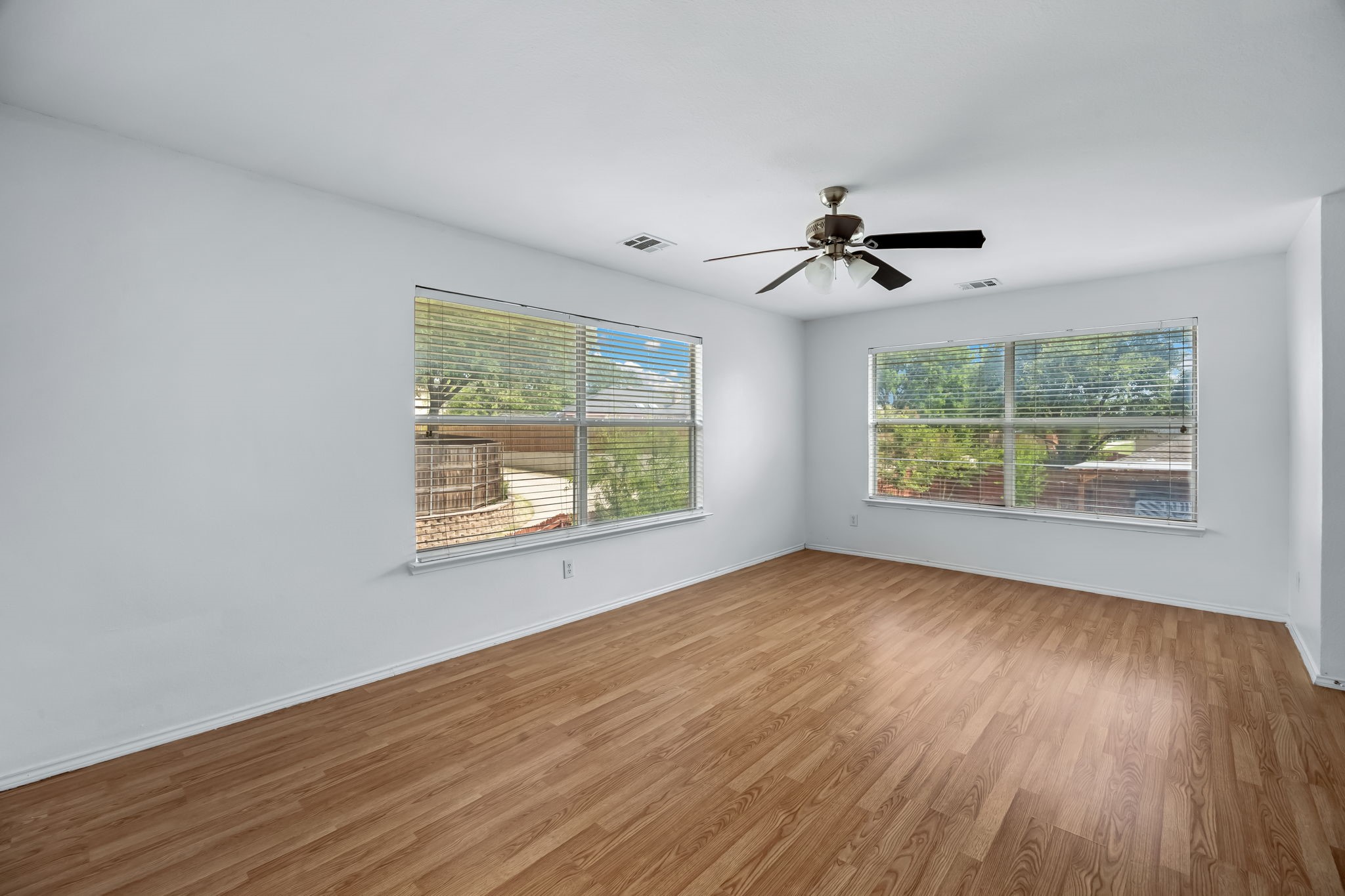 3926 Rolling Oaks Drive