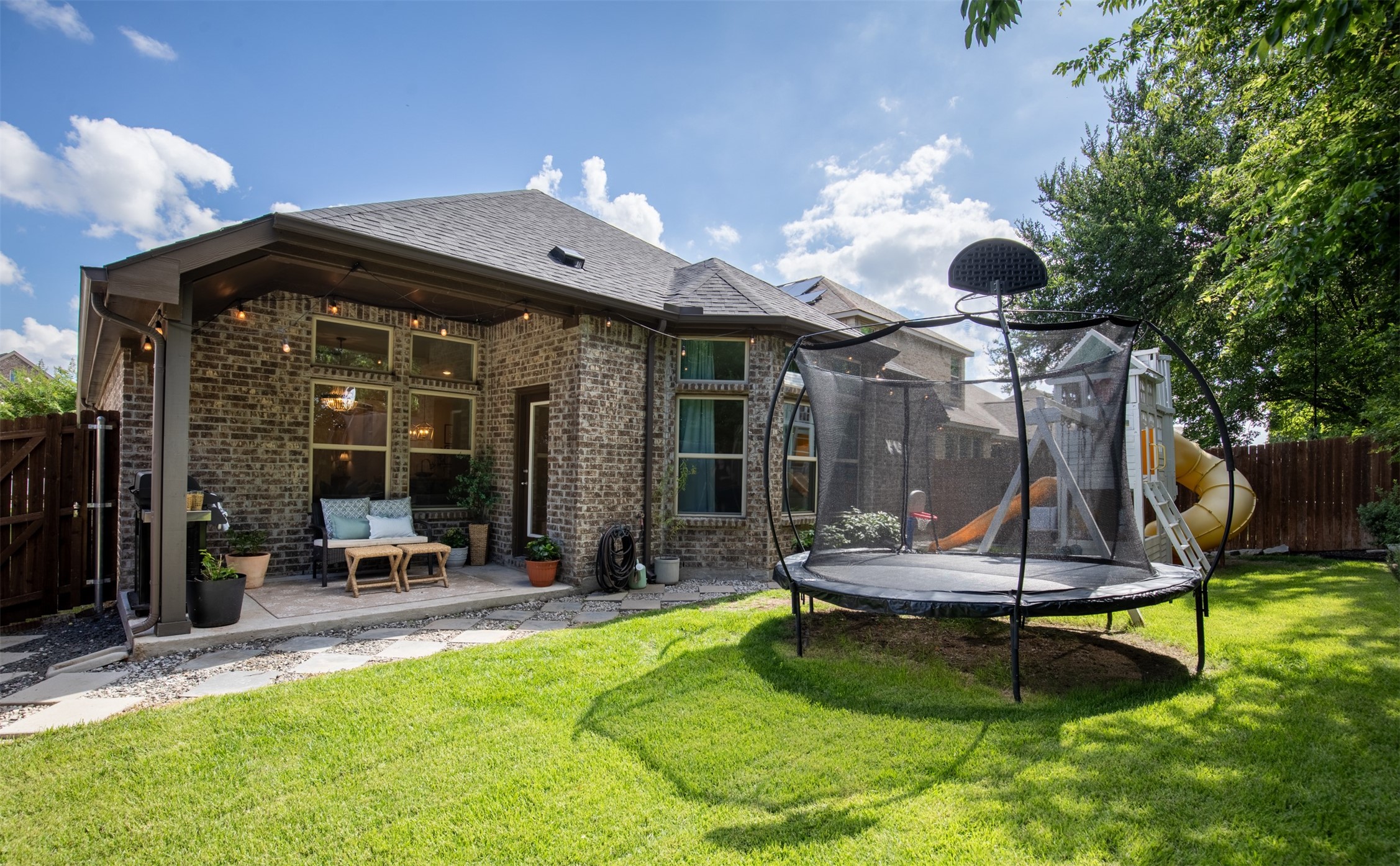 2715 Willow Lane