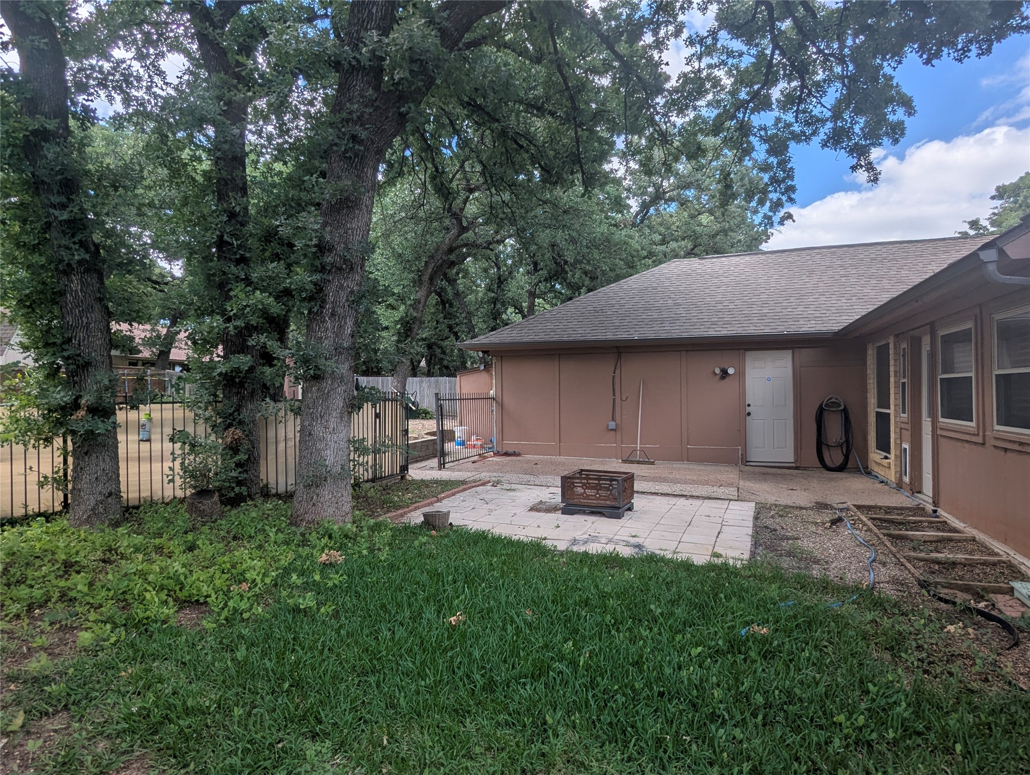 1816 Crooked Lane