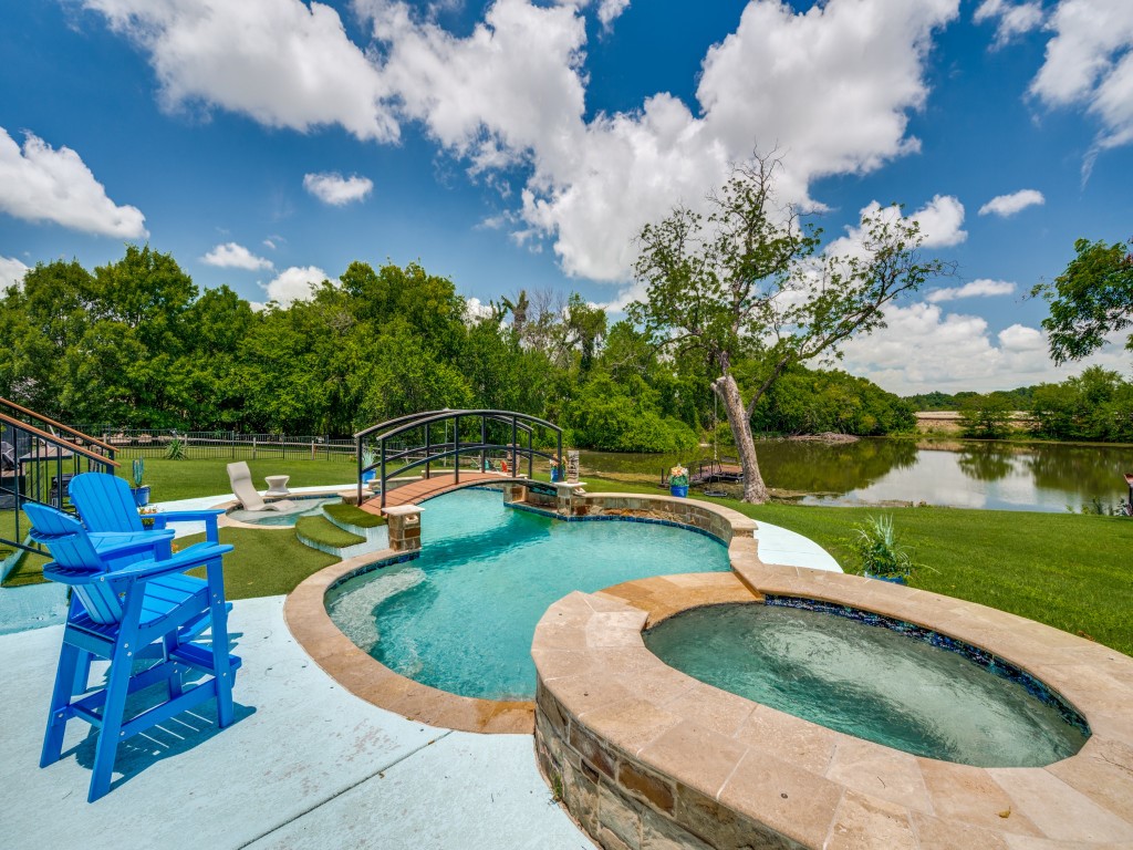 1549 Brook Lane