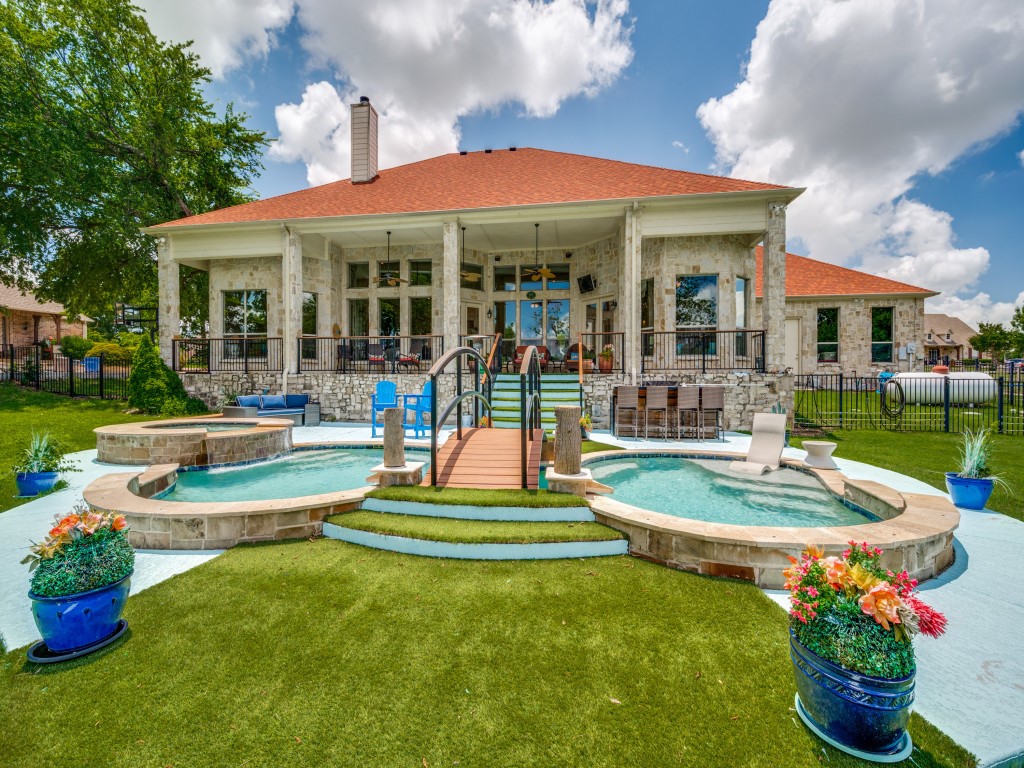 1549 Brook Lane