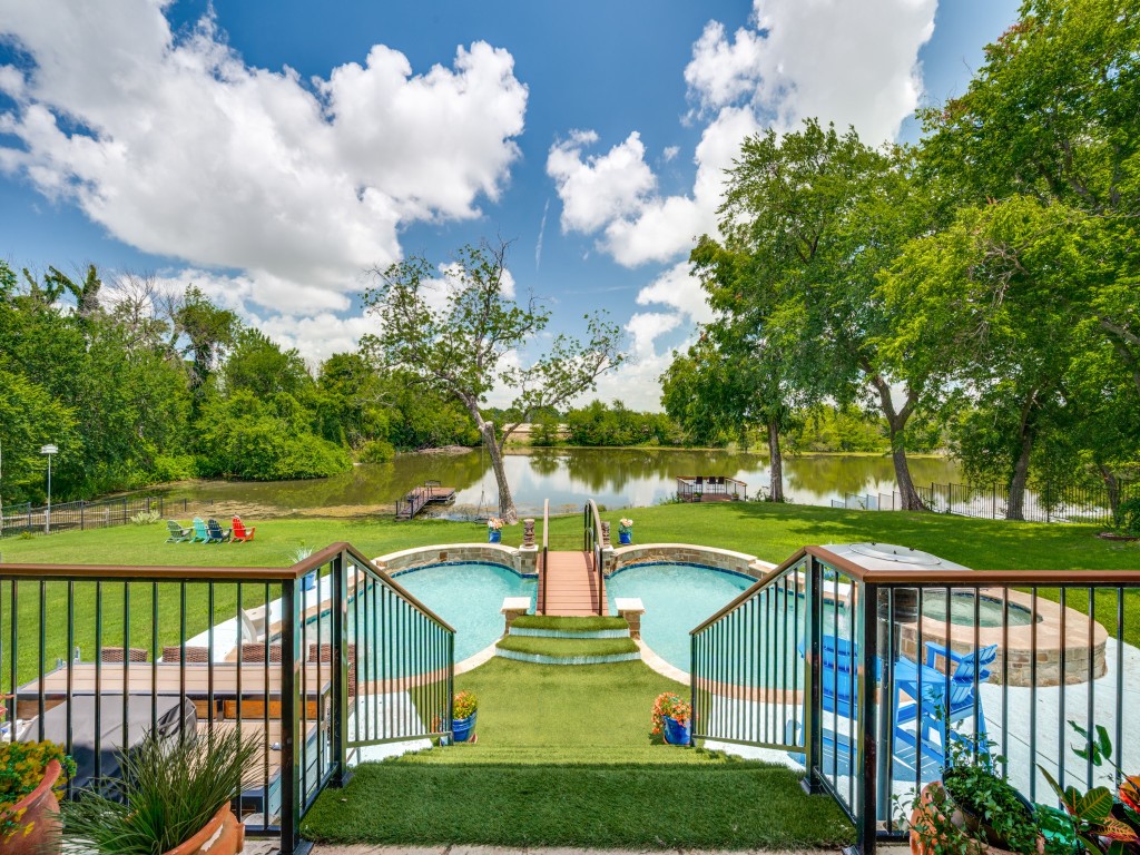 1549 Brook Lane