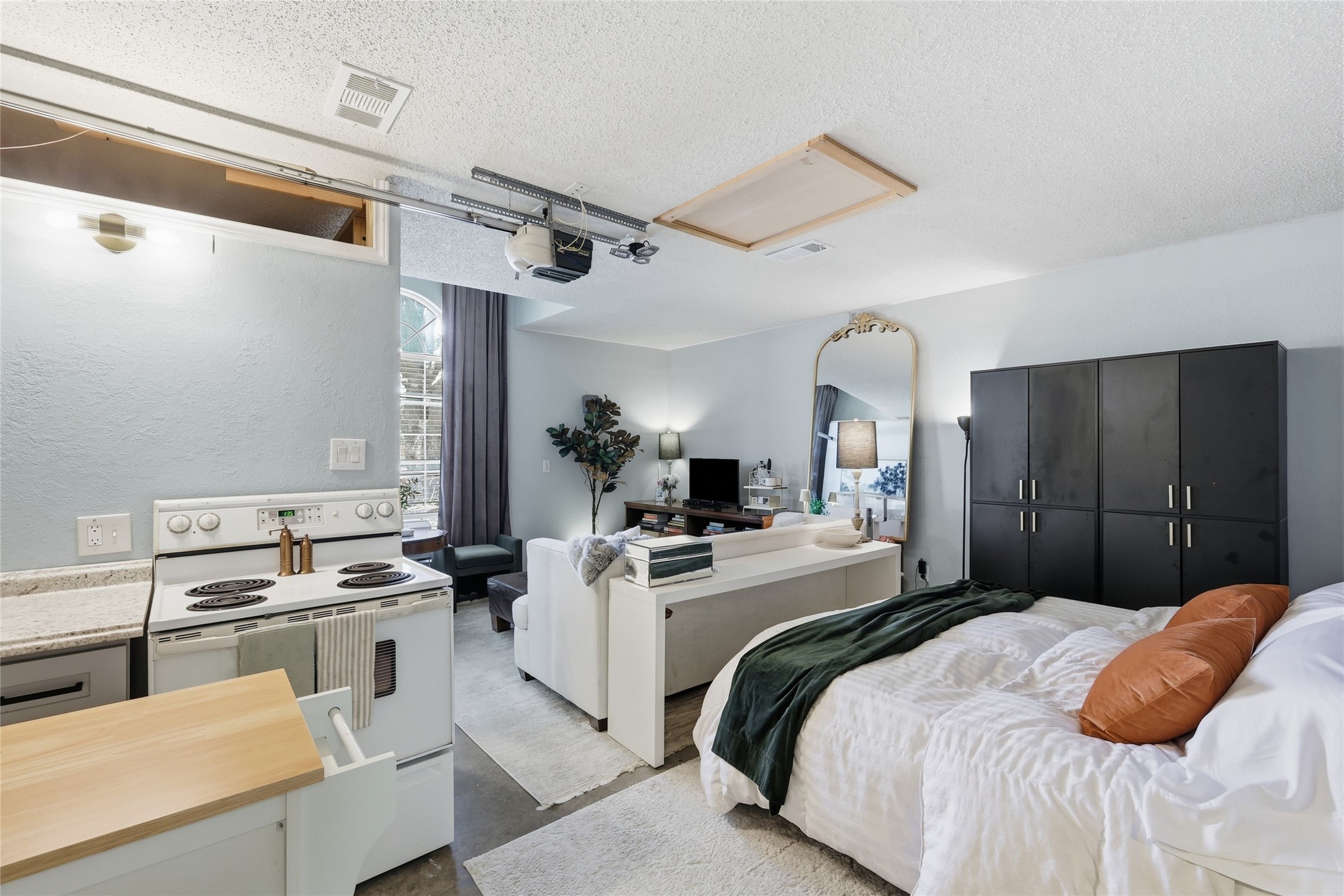 203 Applewood Court