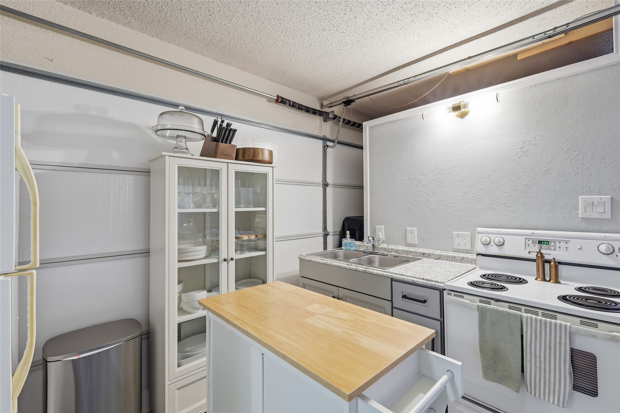 203 Applewood Court