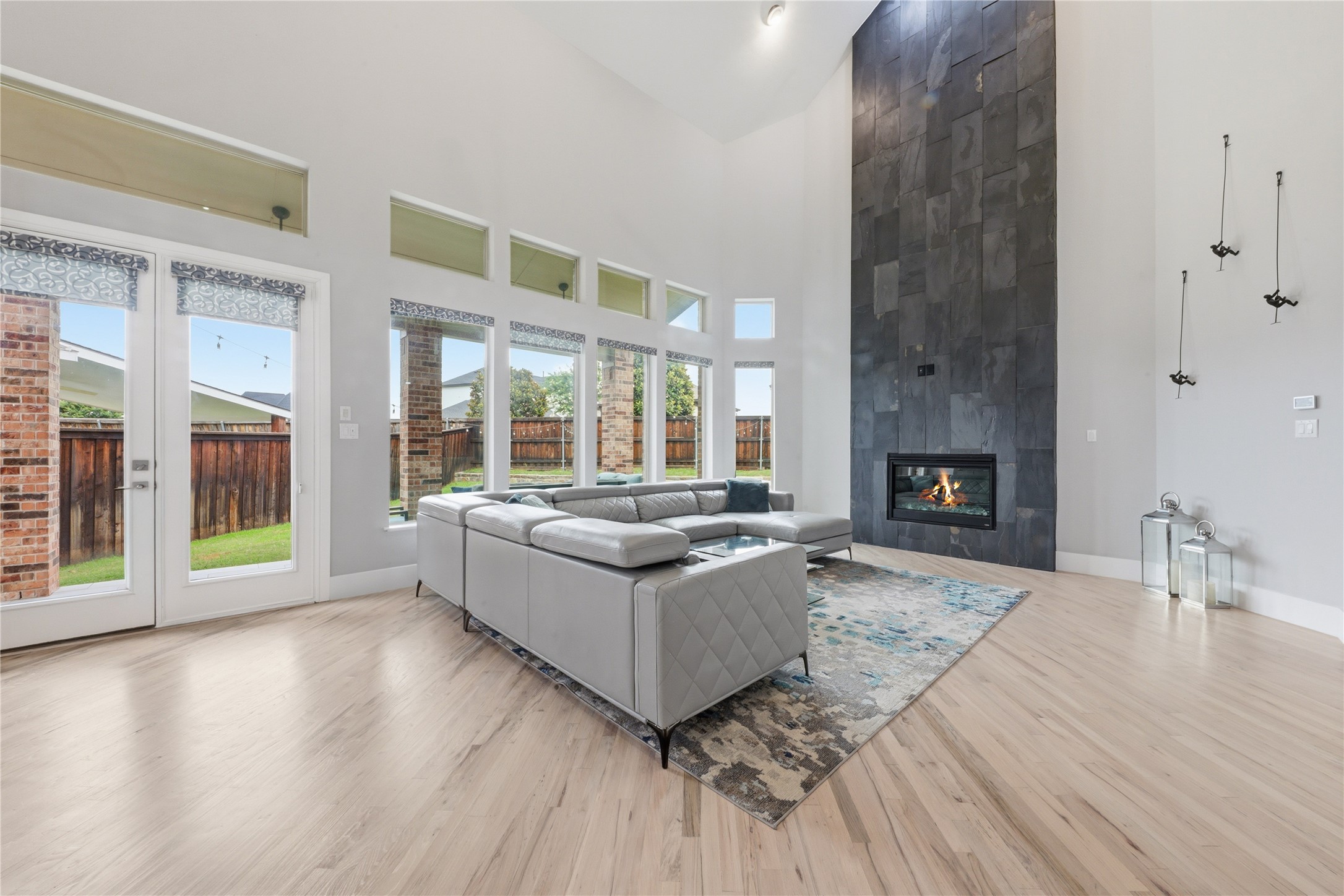 2098 Hidalgo Lane