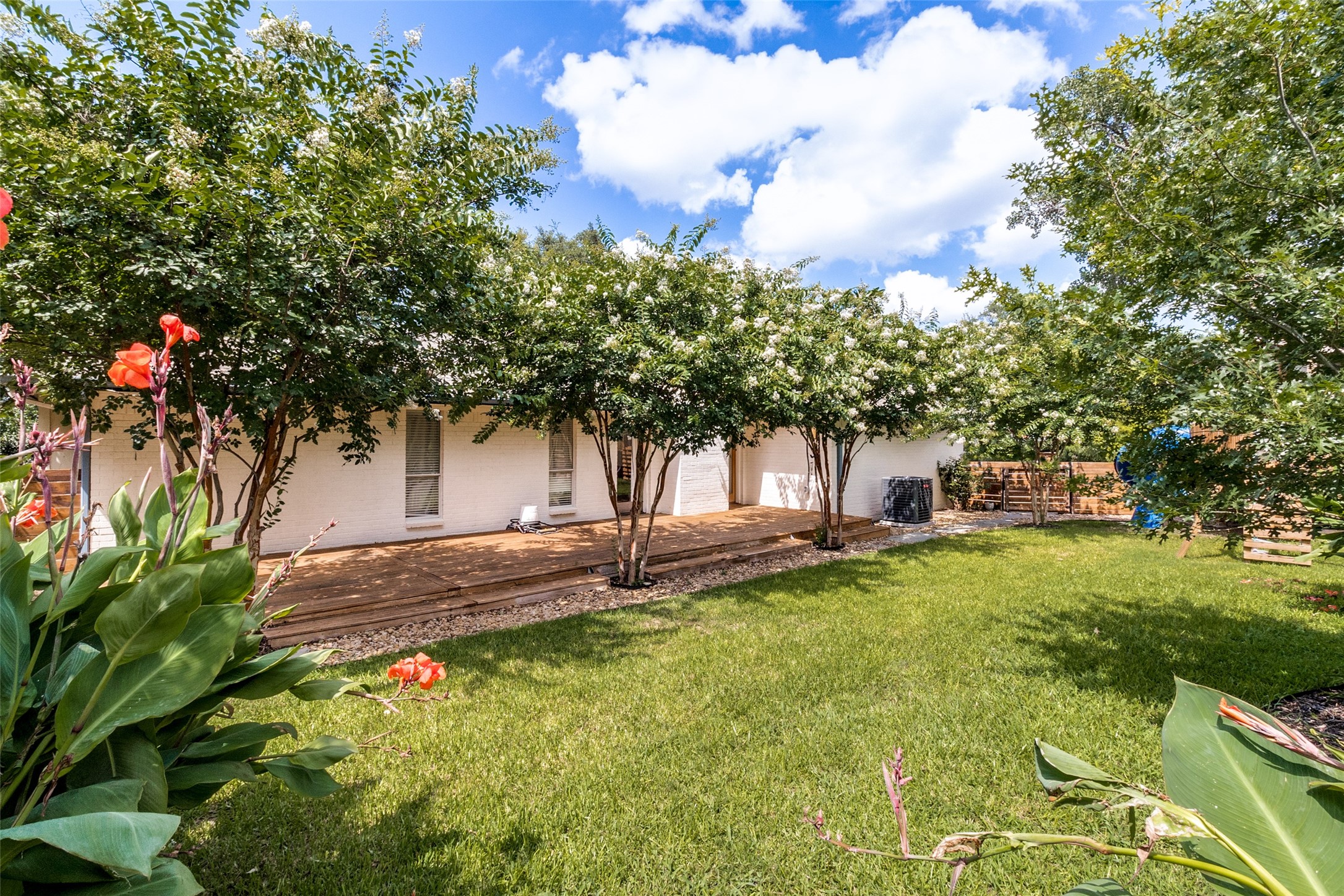 313 W Lookout Drive