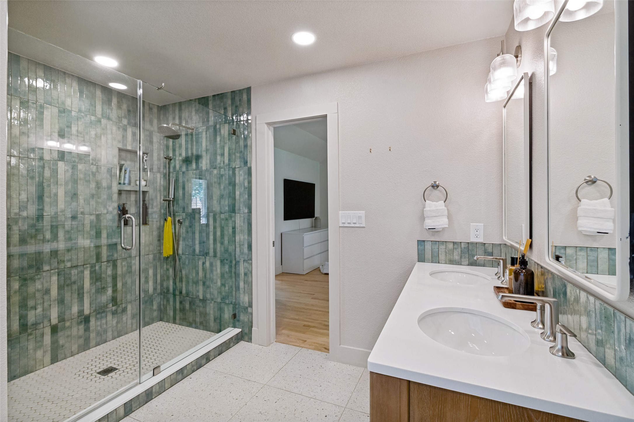 313 W Lookout Drive