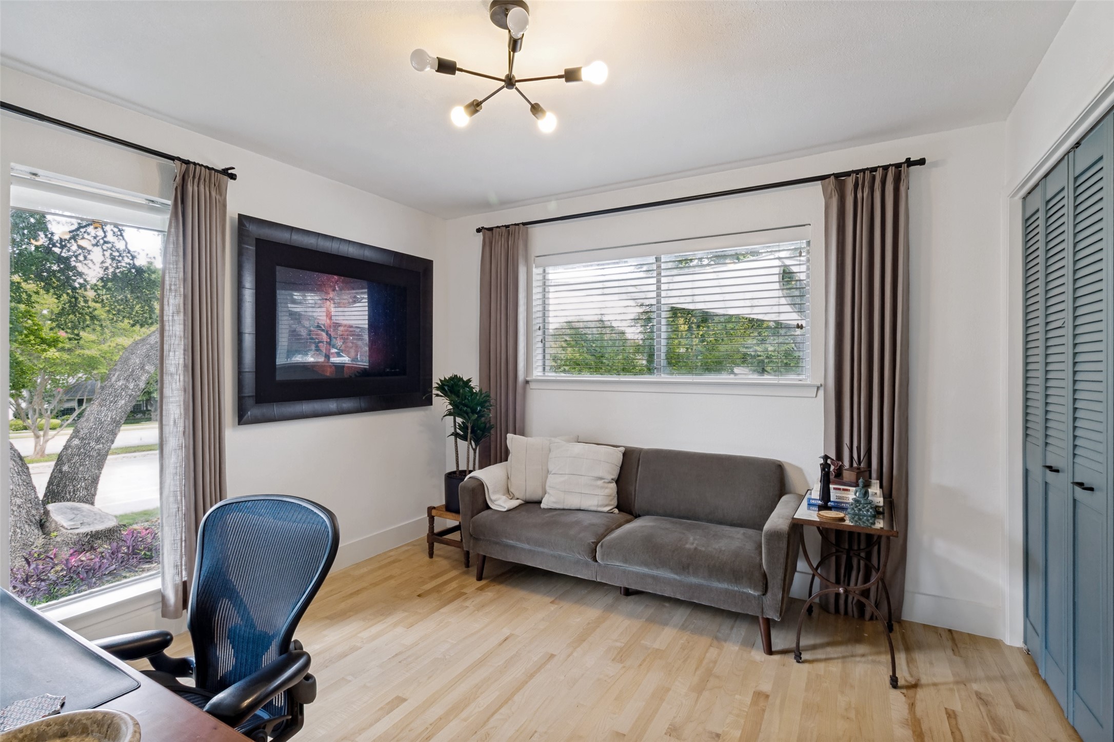 313 W Lookout Drive
