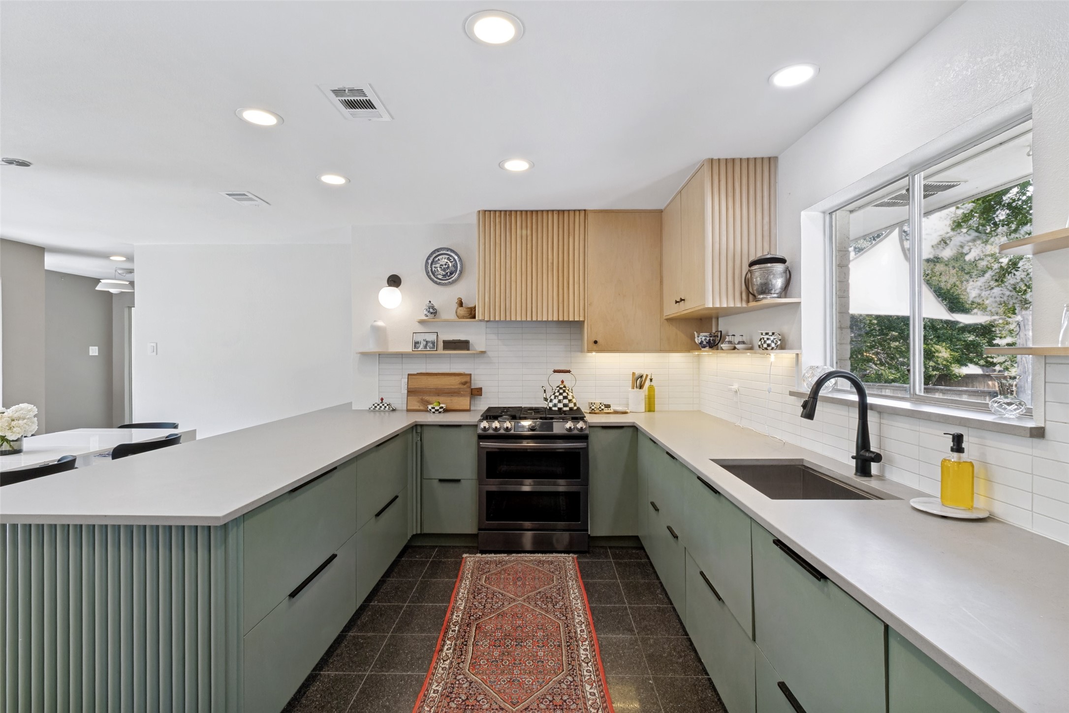 313 W Lookout Drive