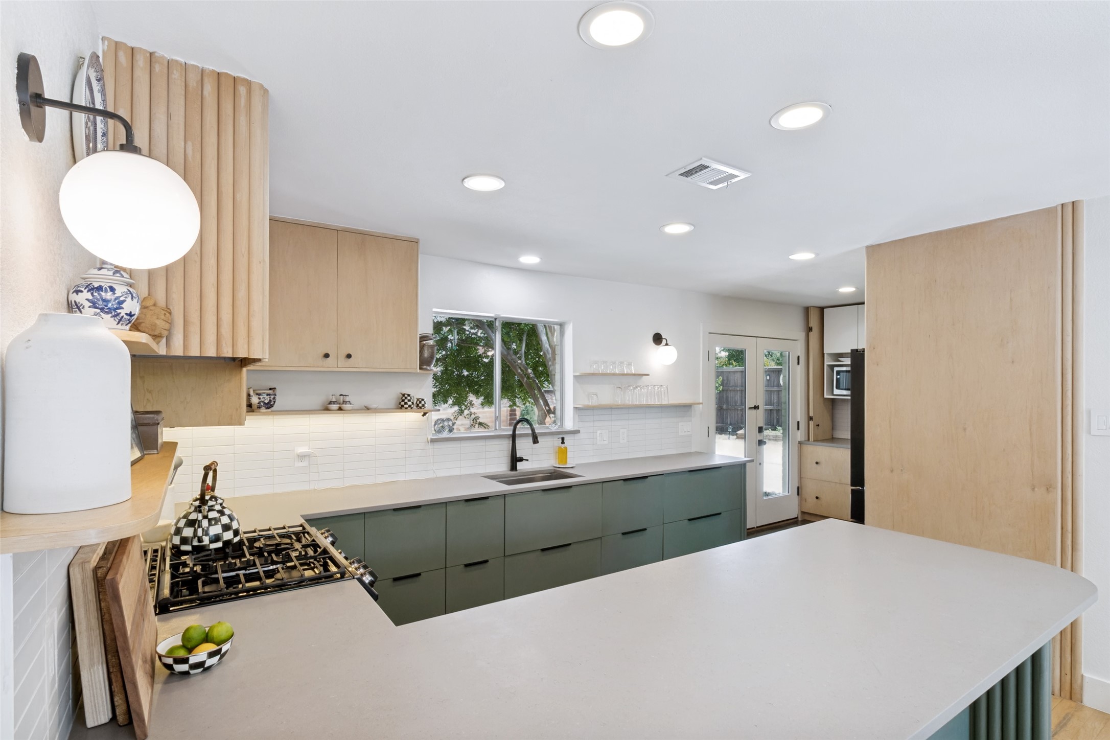313 W Lookout Drive