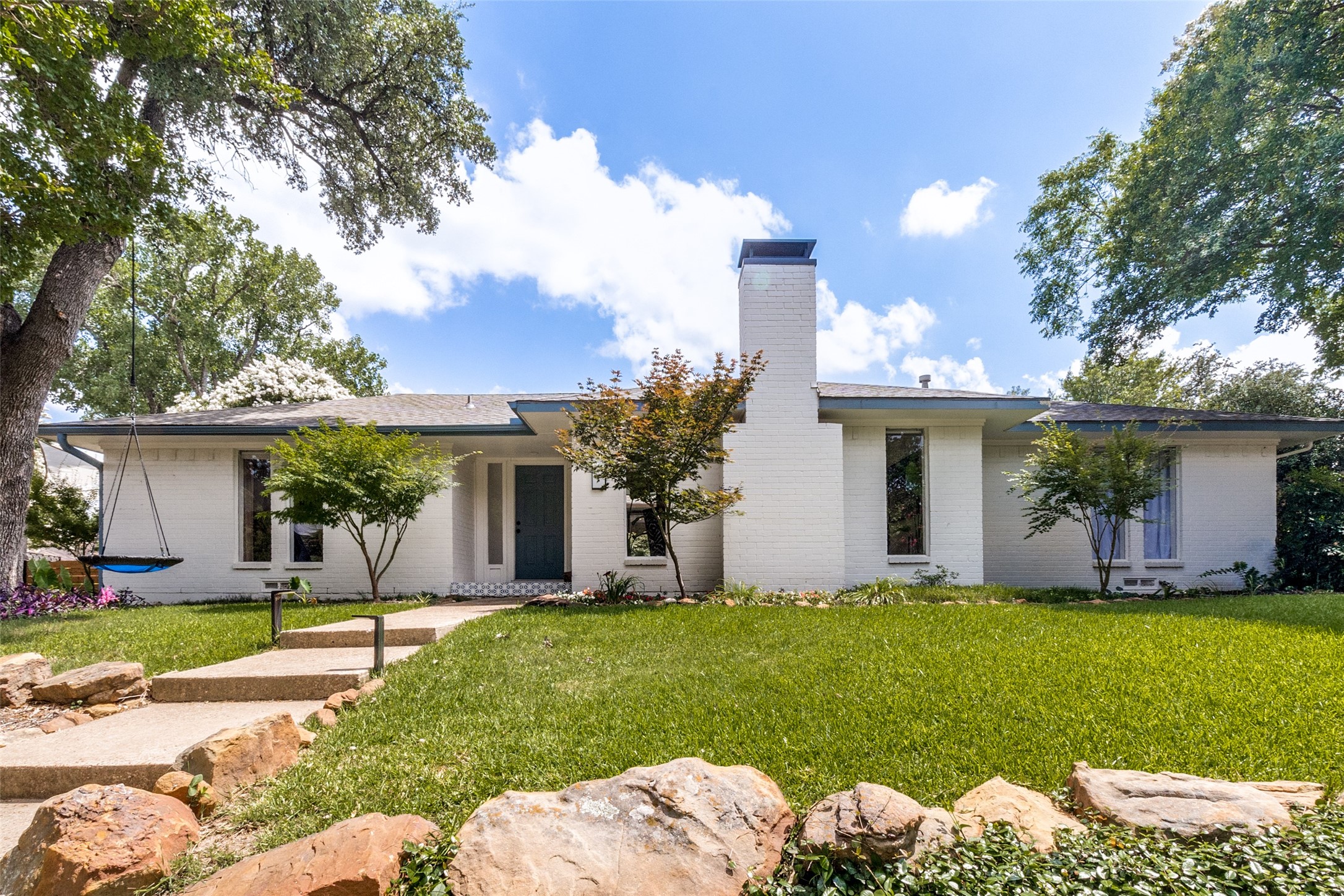 313 W Lookout Drive