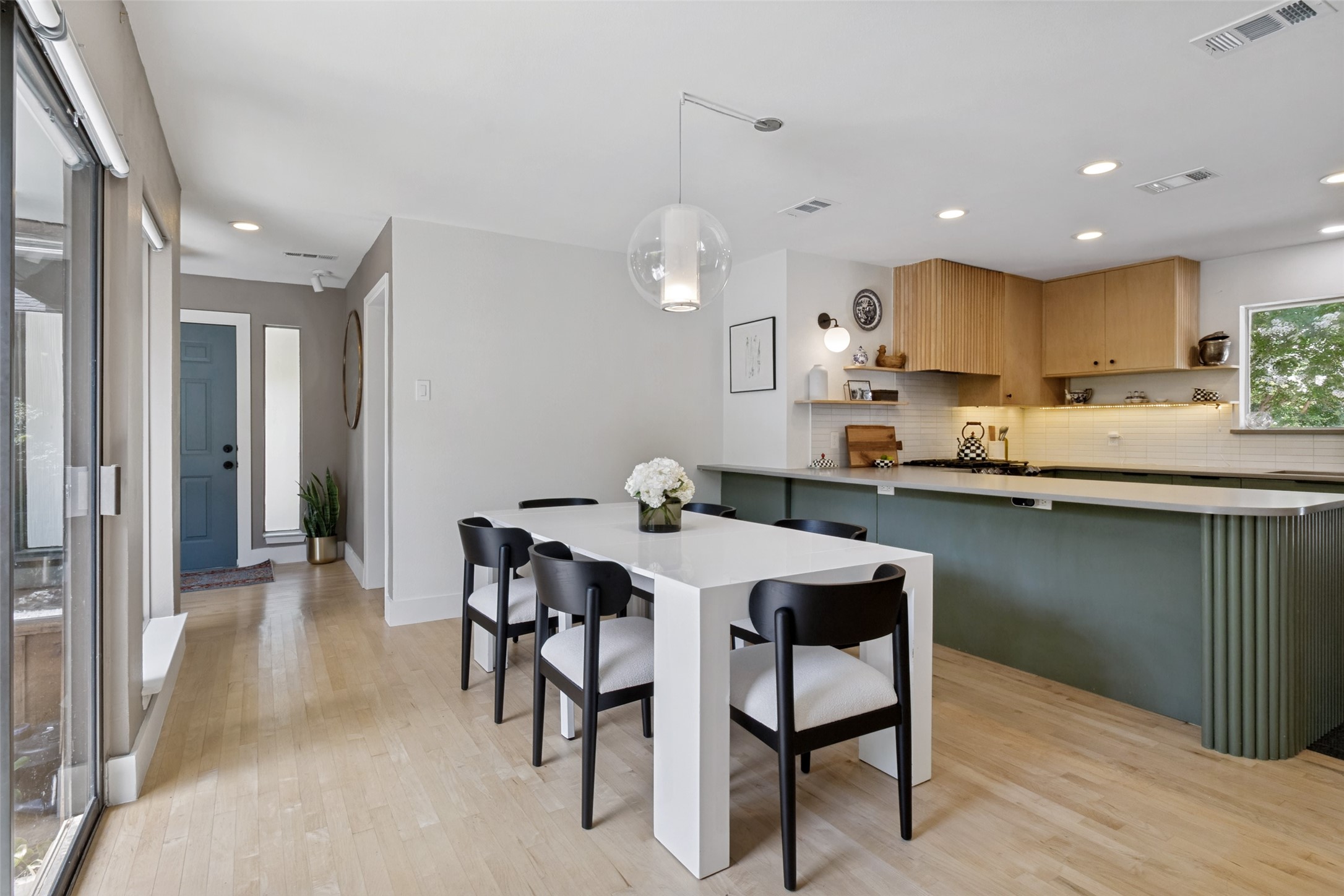 313 W Lookout Drive
