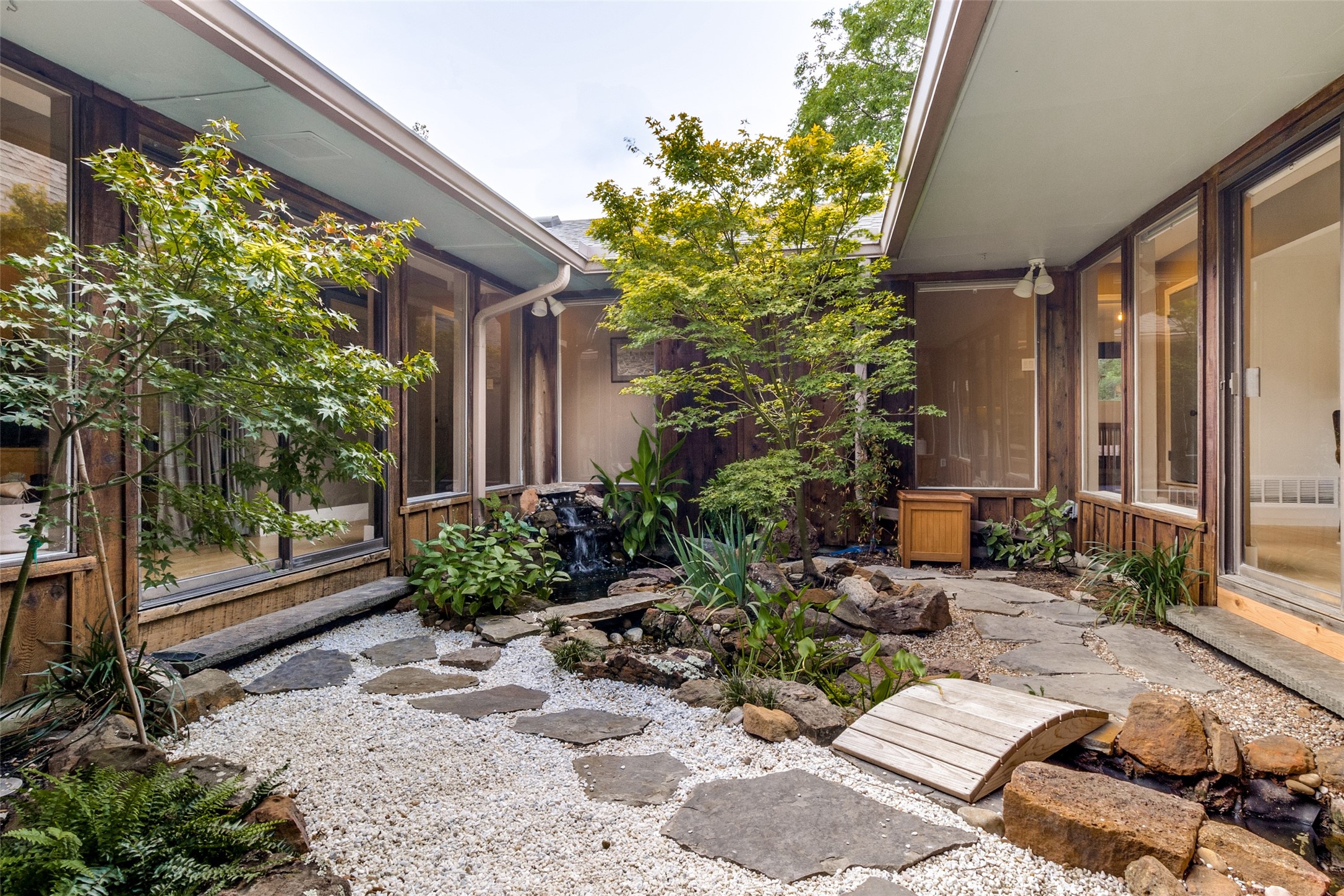 313 W Lookout Drive
