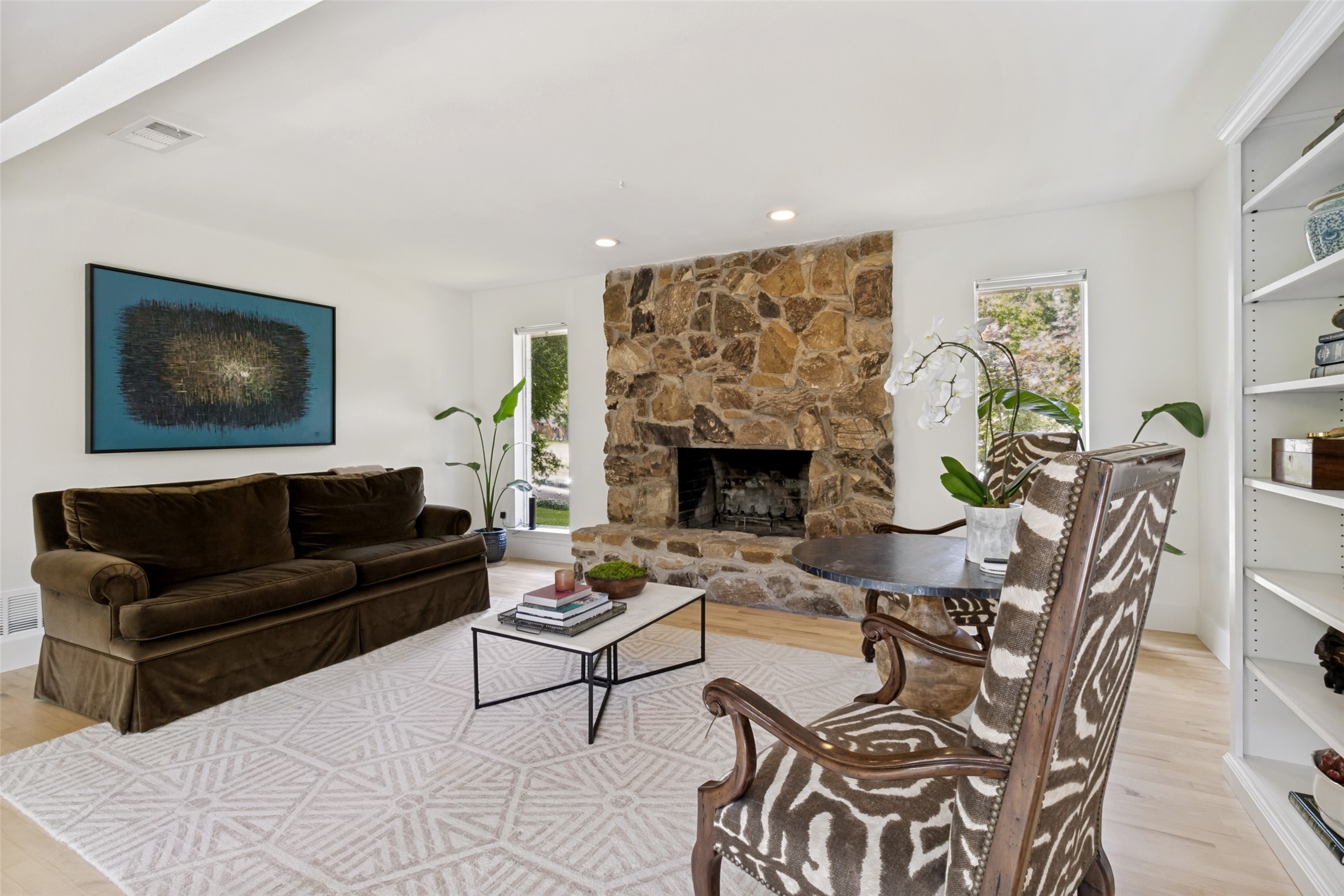 313 W Lookout Drive