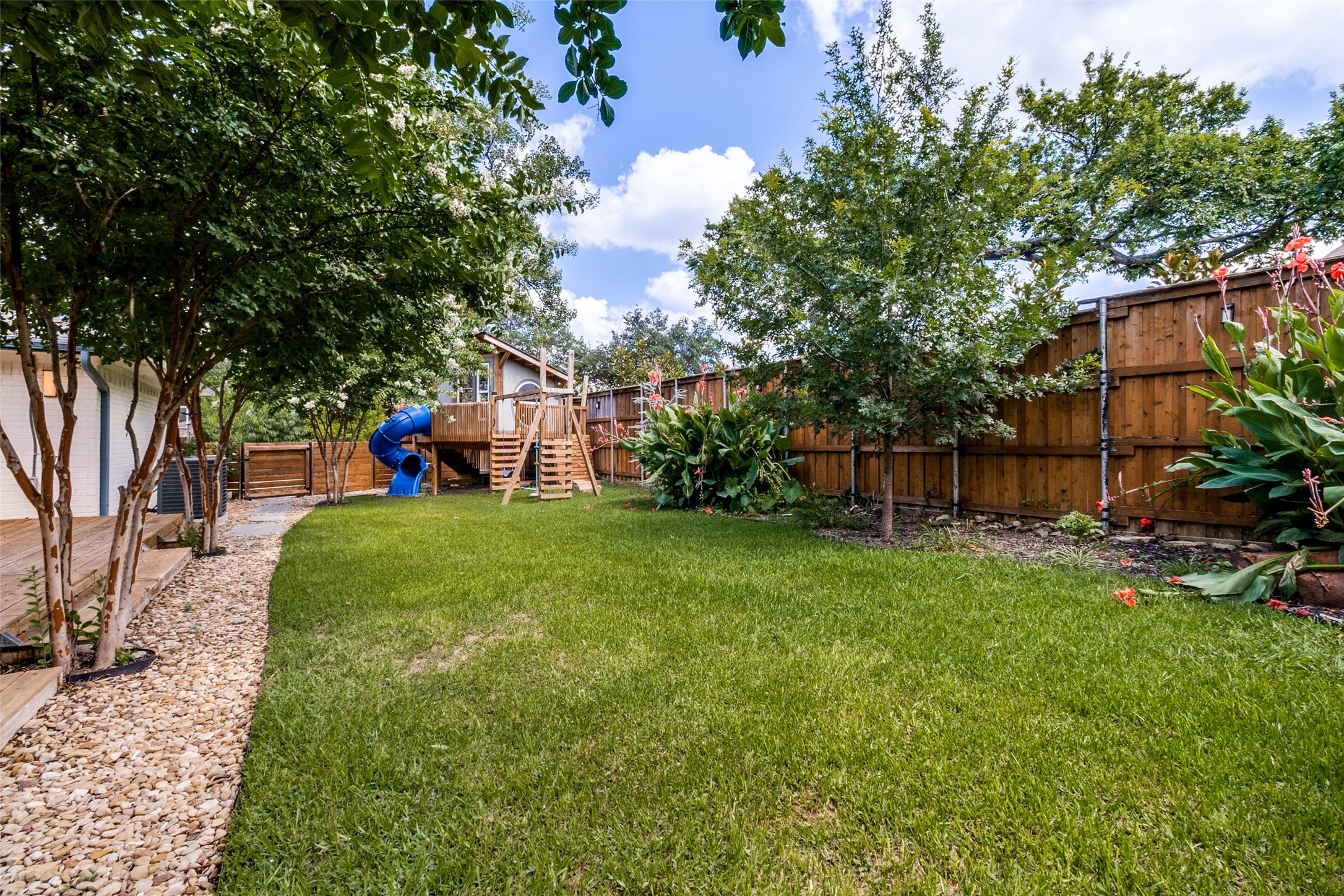 313 W Lookout Drive