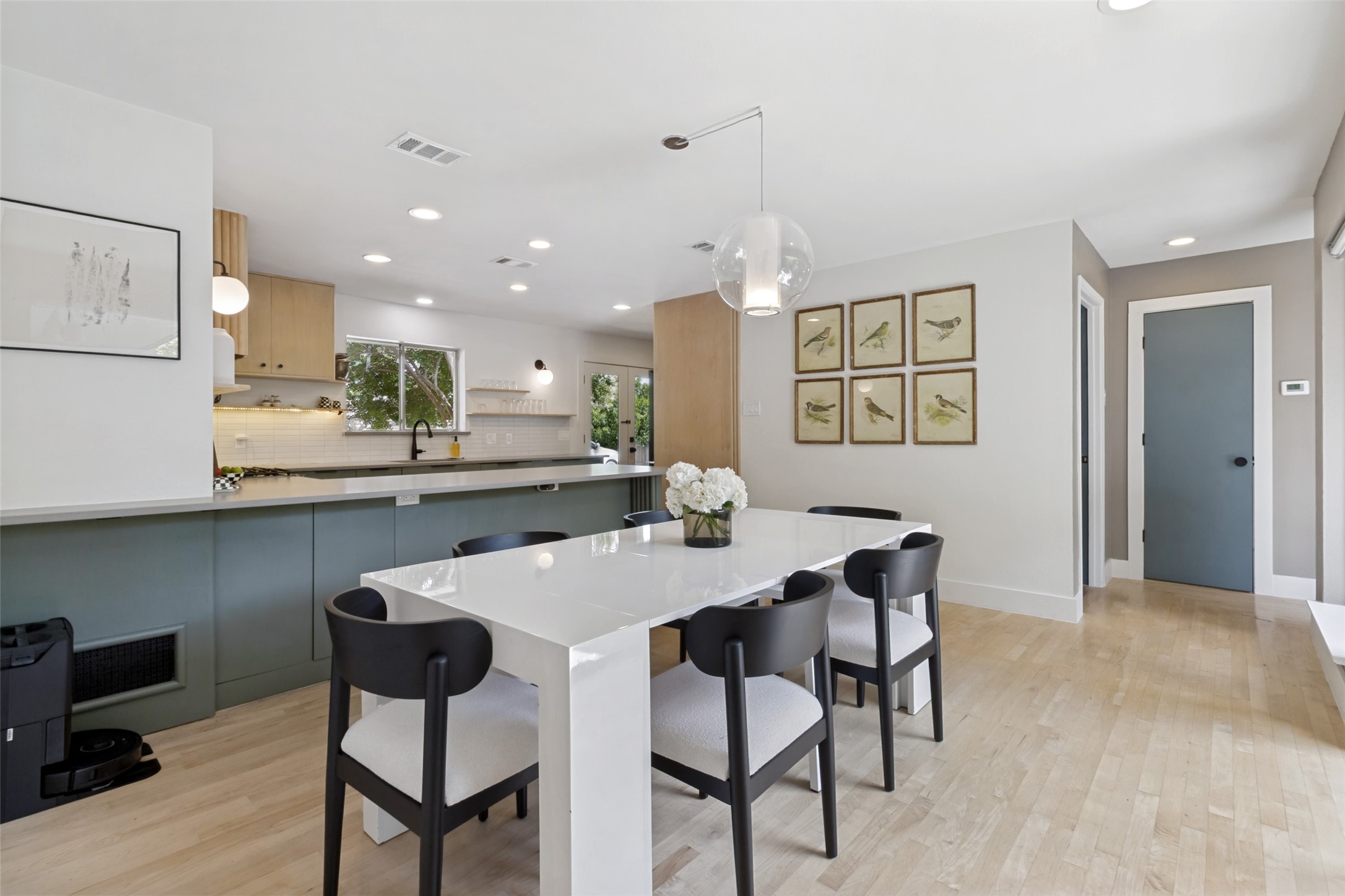 313 W Lookout Drive