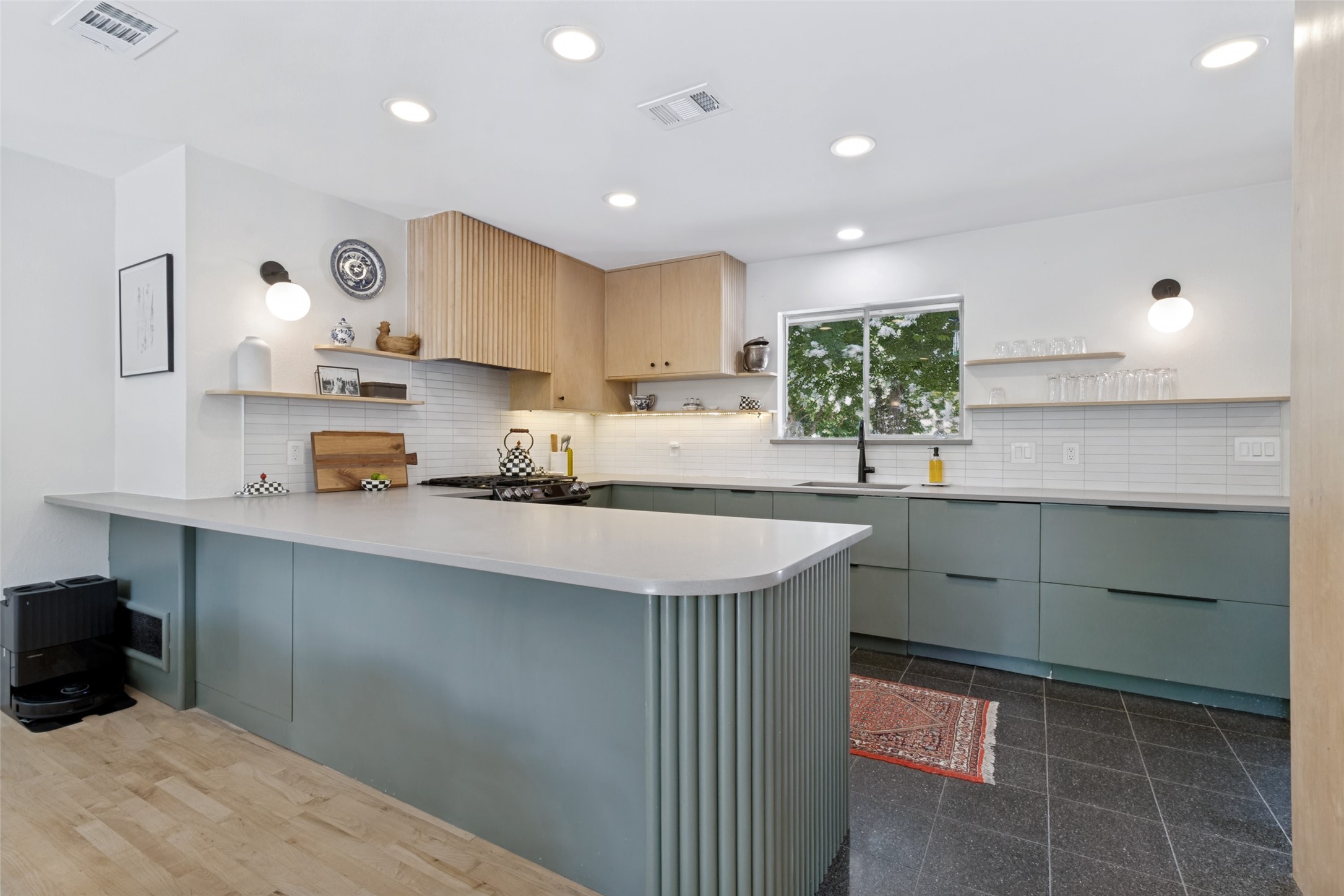 313 W Lookout Drive