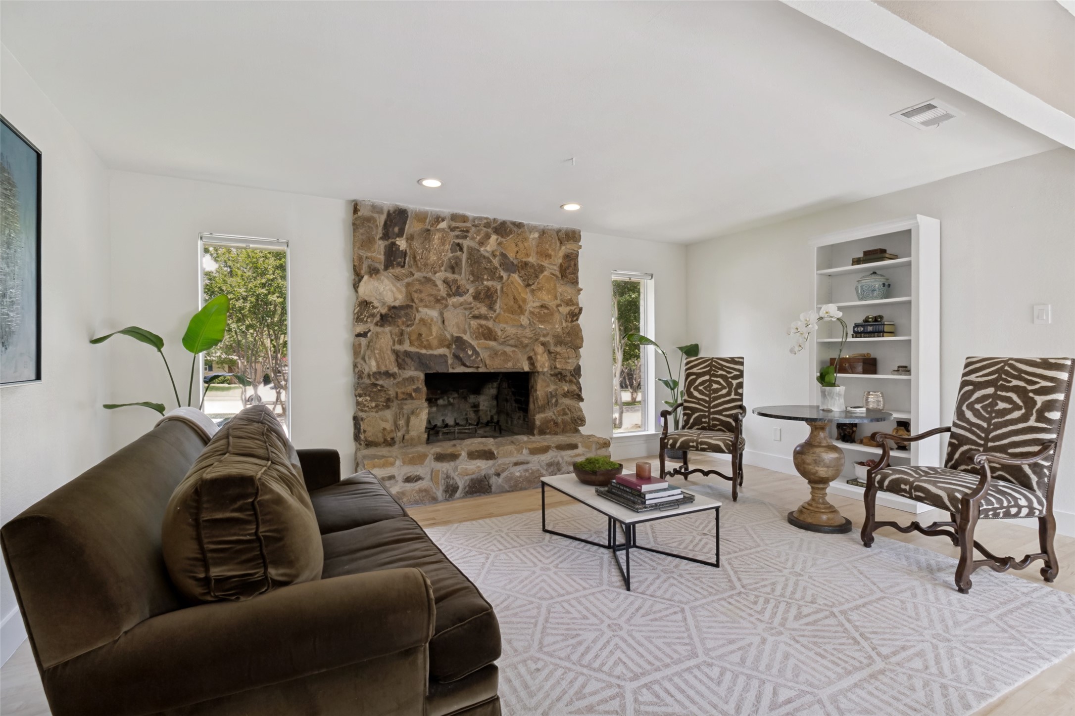 313 W Lookout Drive