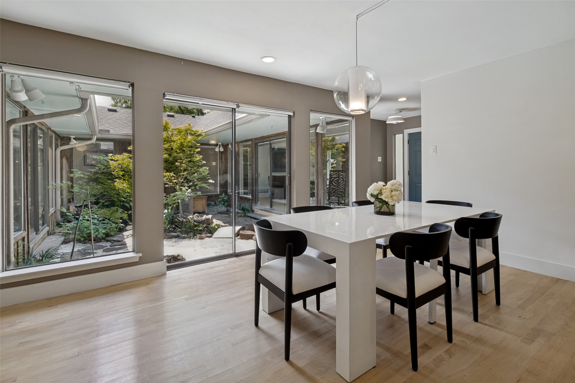 313 W Lookout Drive