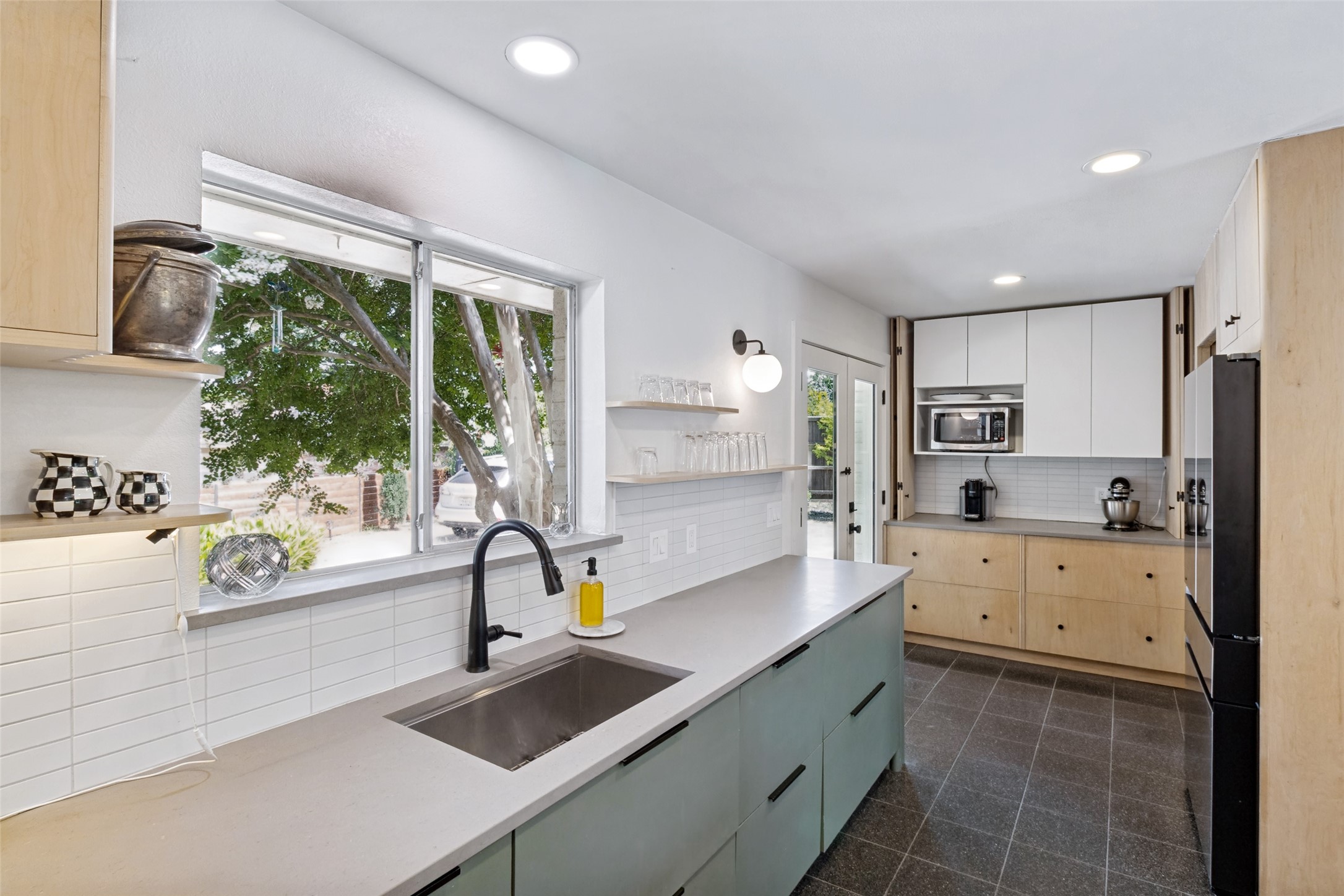 313 W Lookout Drive