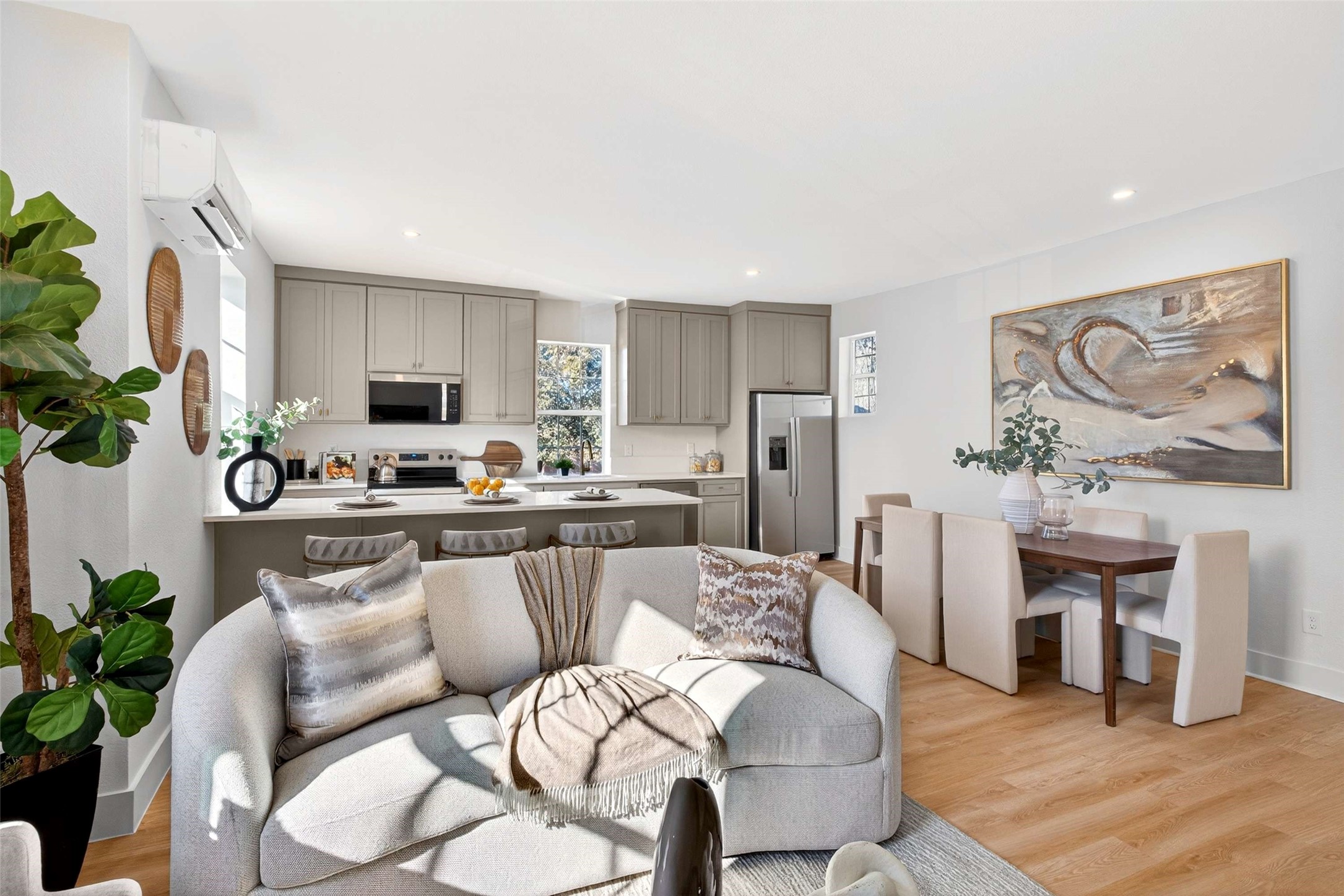435 W 9th Street