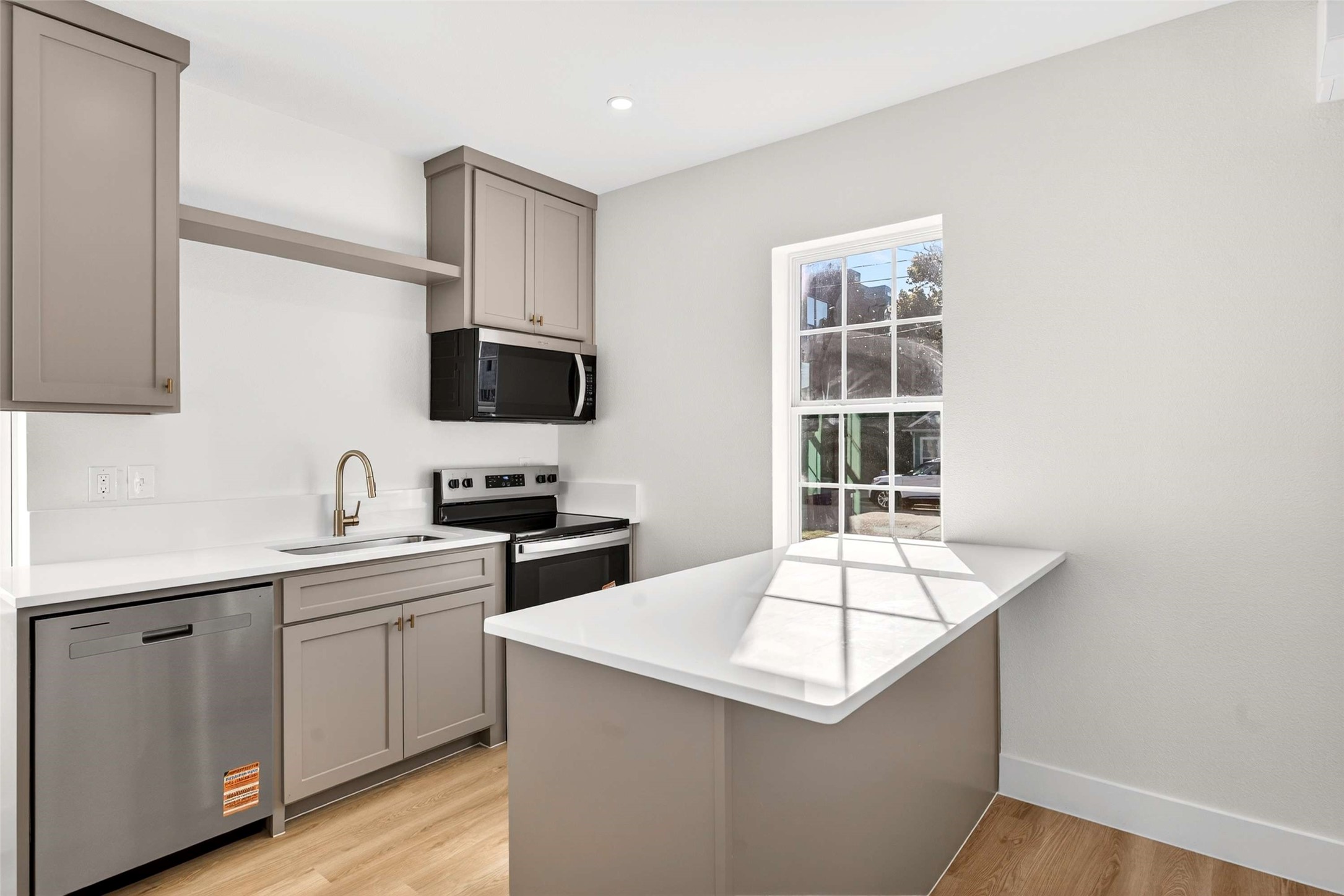 435 W 9th Street