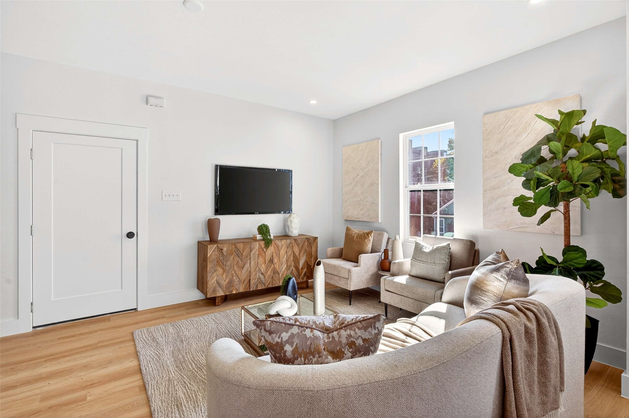 435 W 9th Street