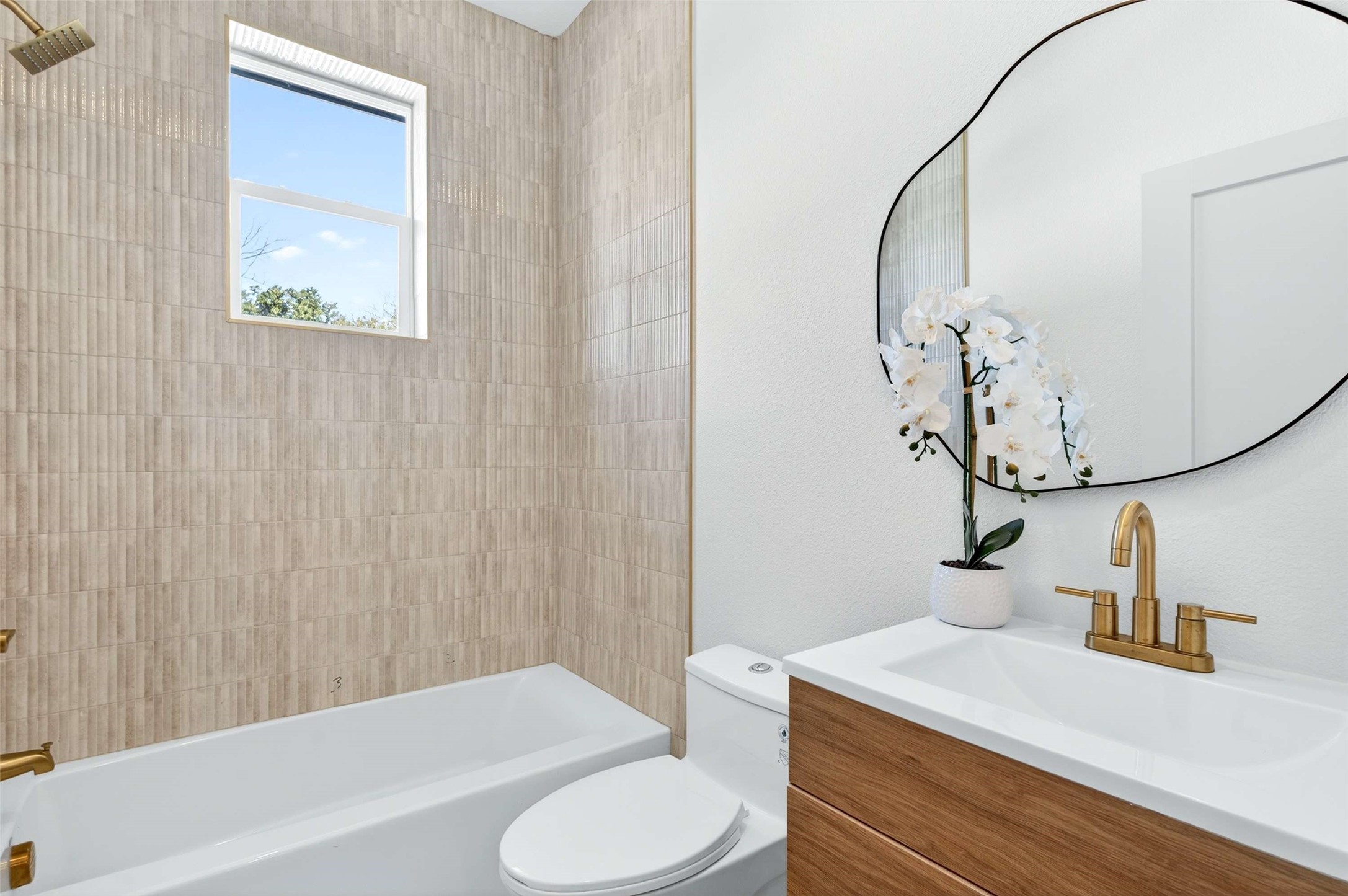 435 W 9th Street