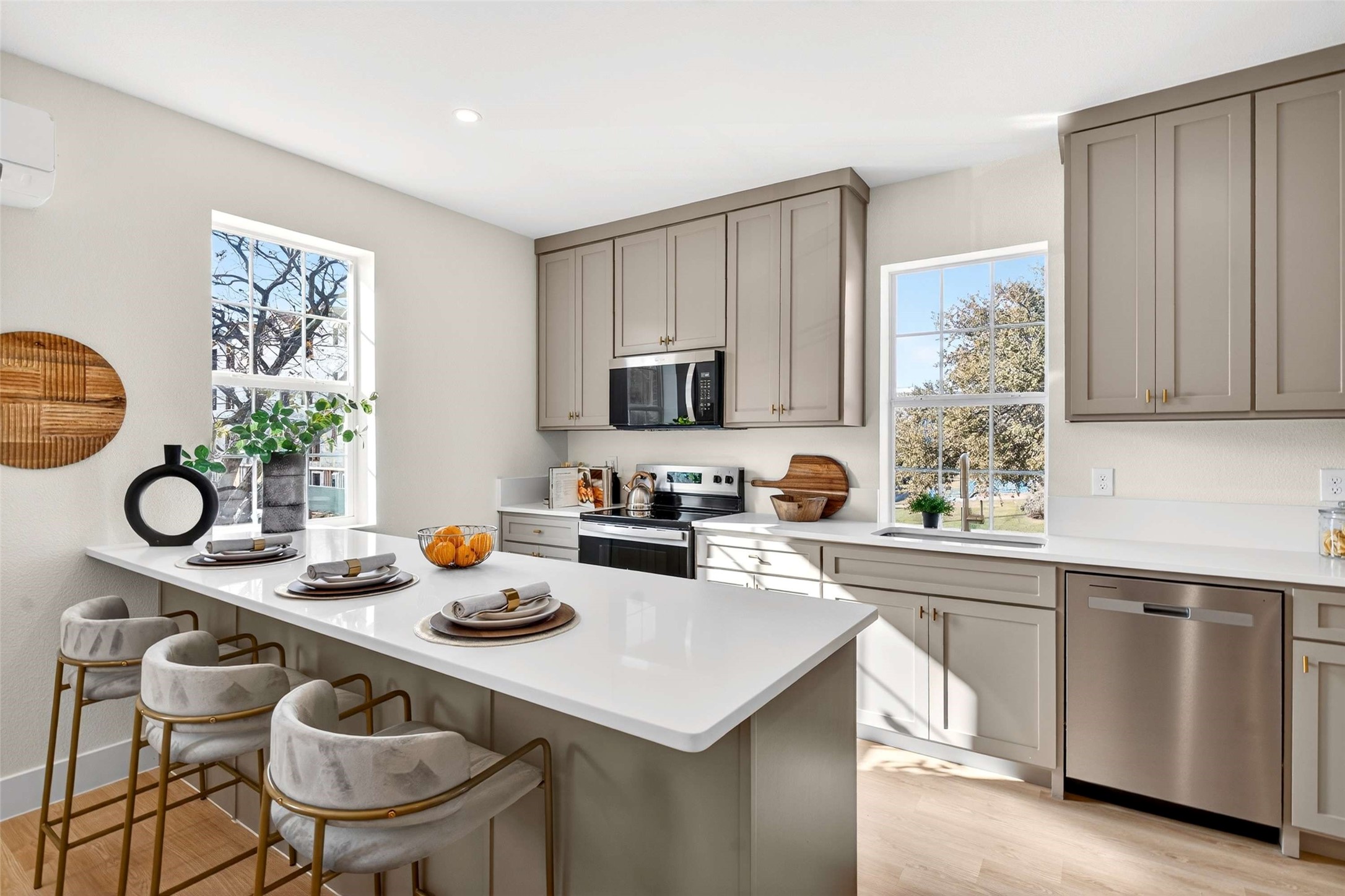 435 W 9th Street