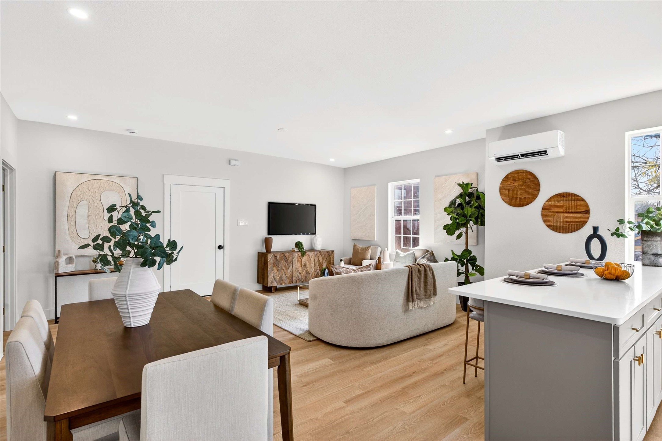 435 W 9th Street