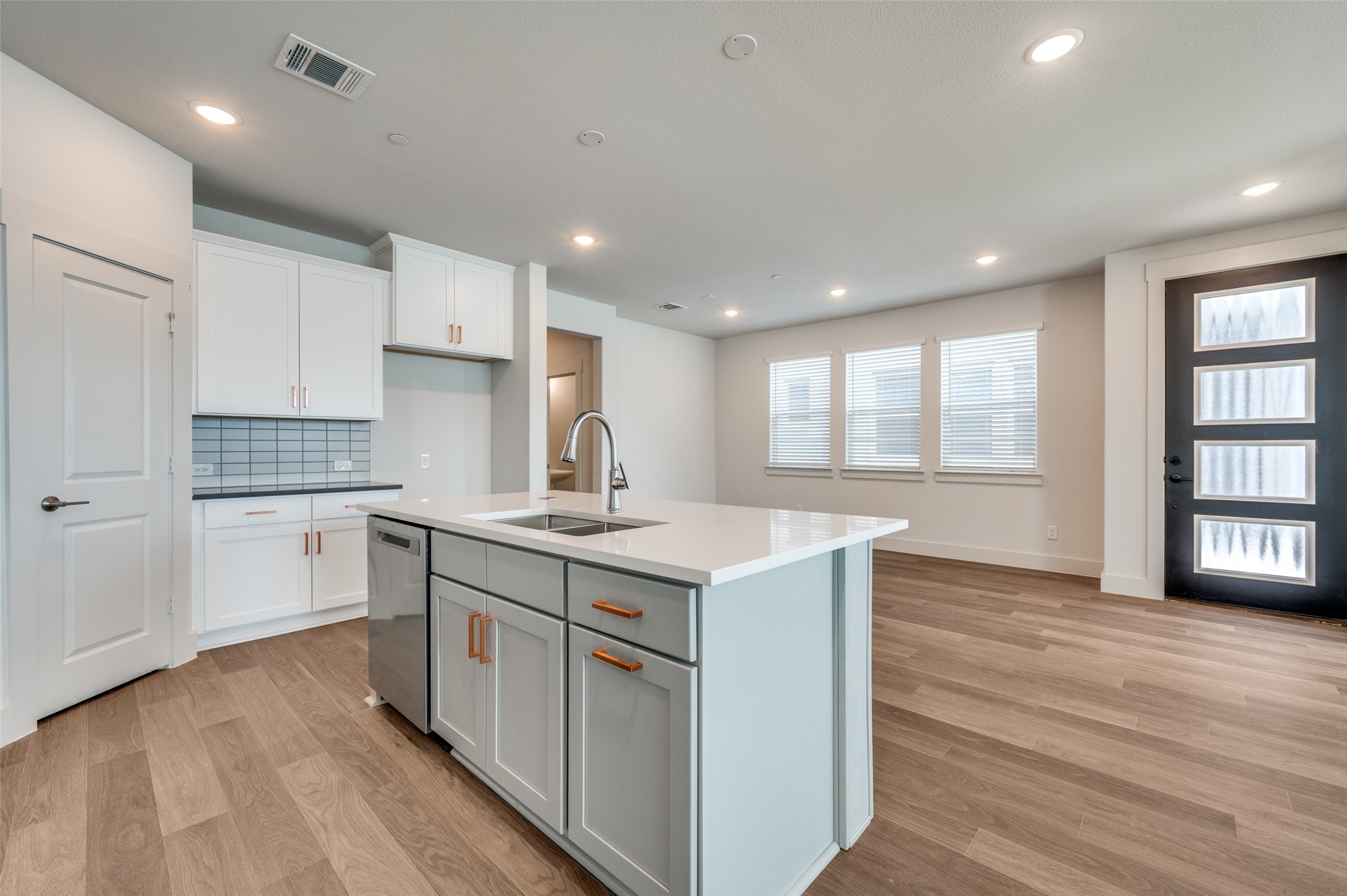 4553 Lamplights Drive