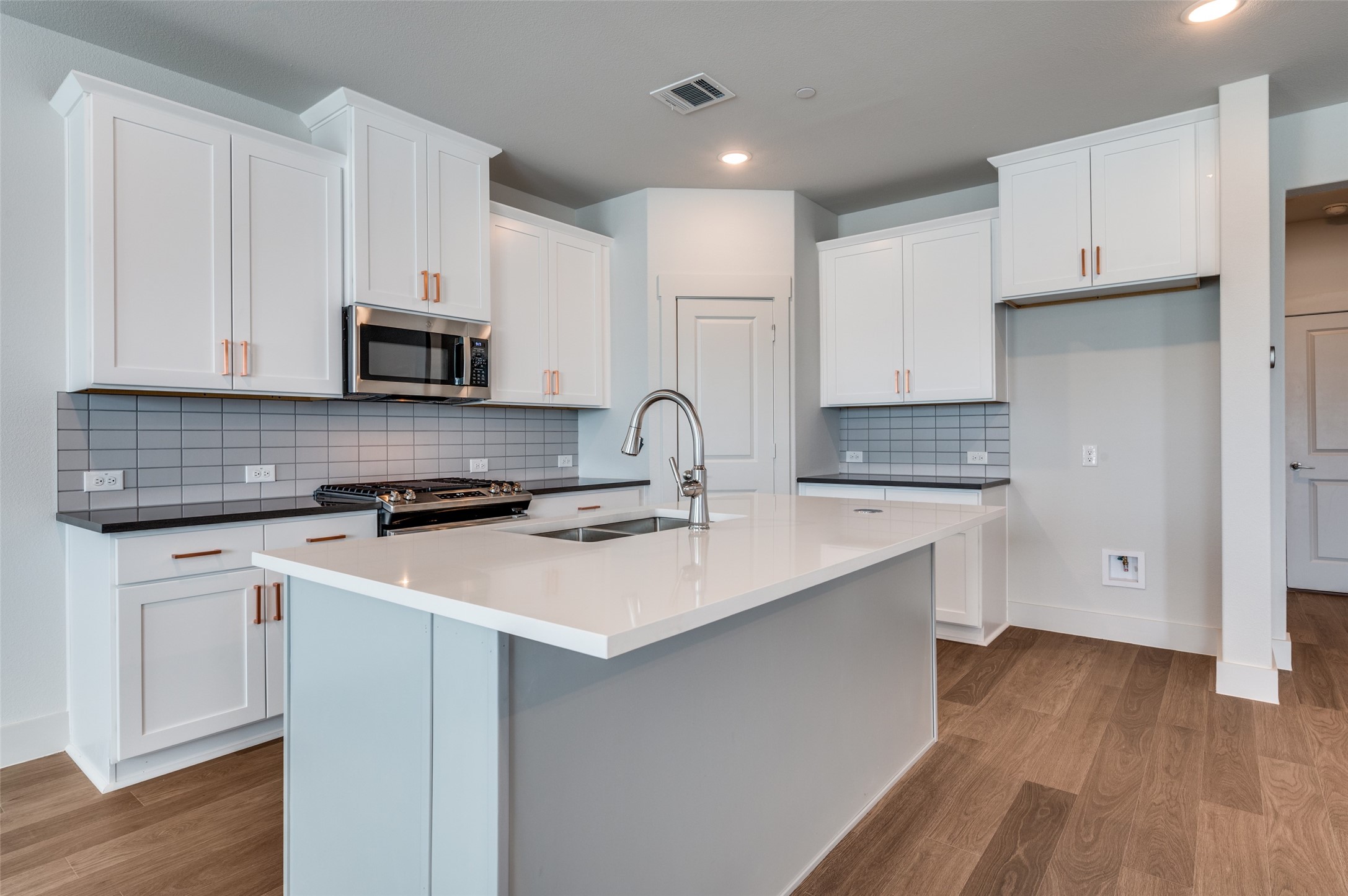 4553 Lamplights Drive