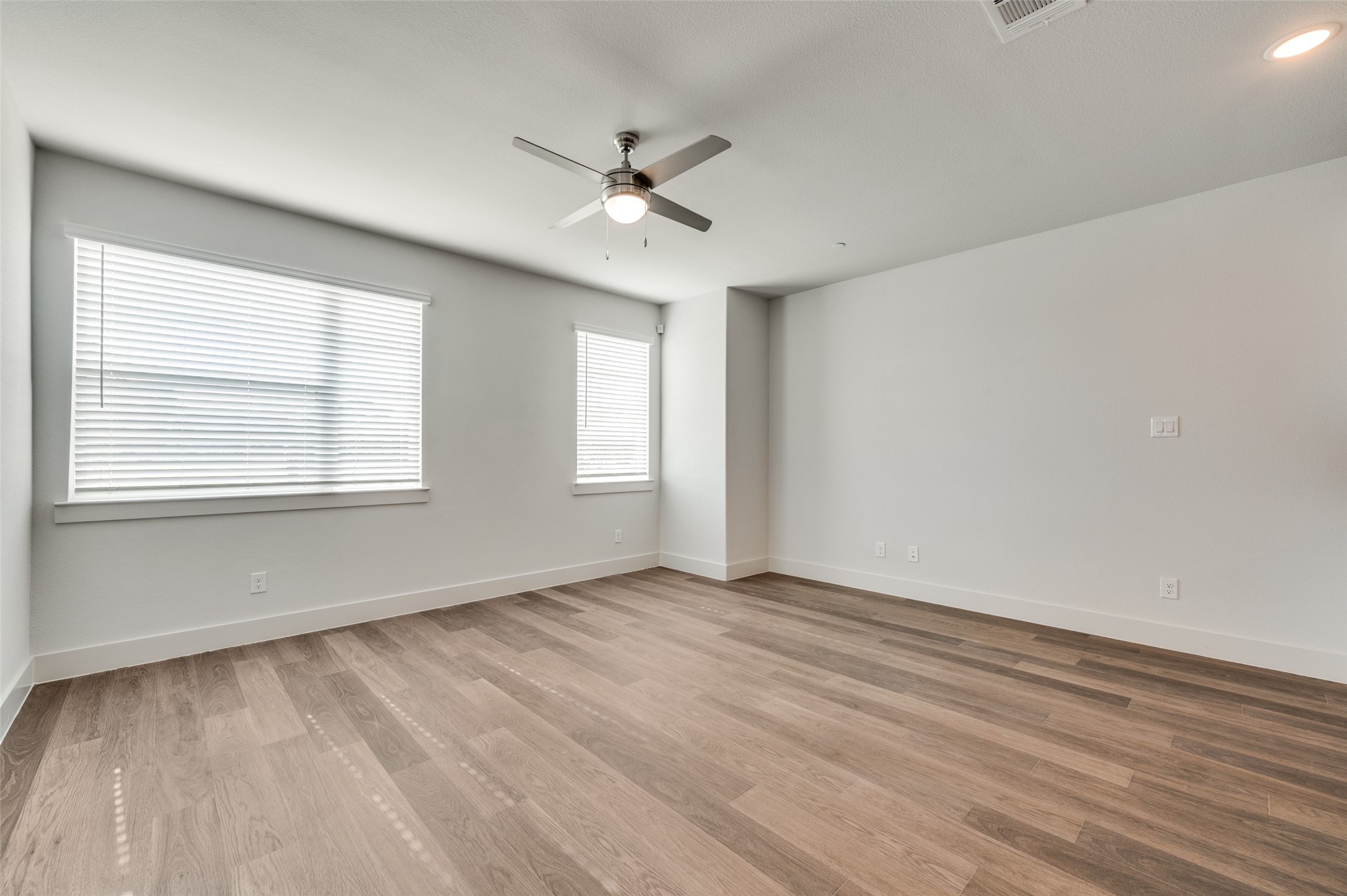 4553 Lamplights Drive