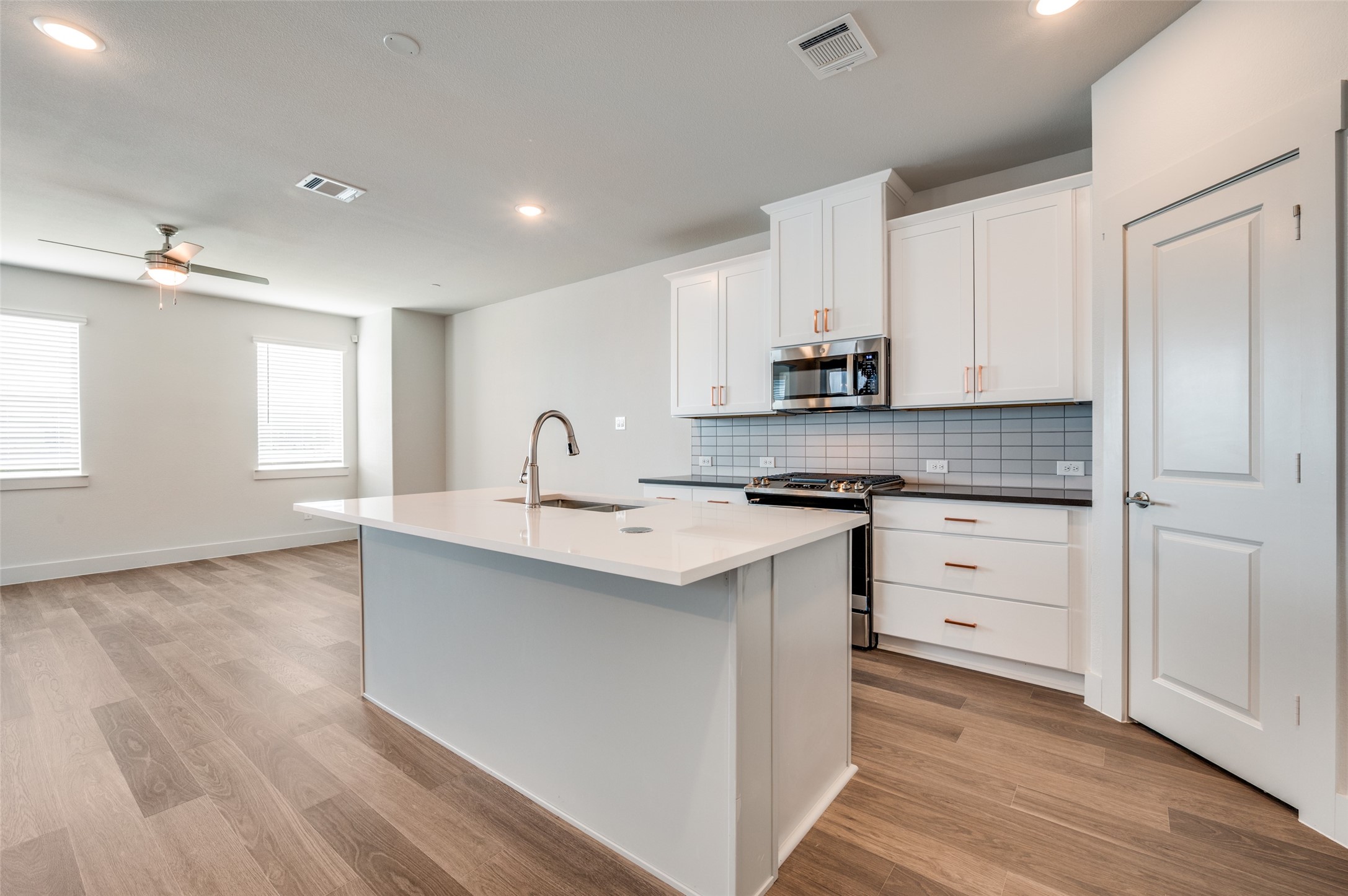 4553 Lamplights Drive