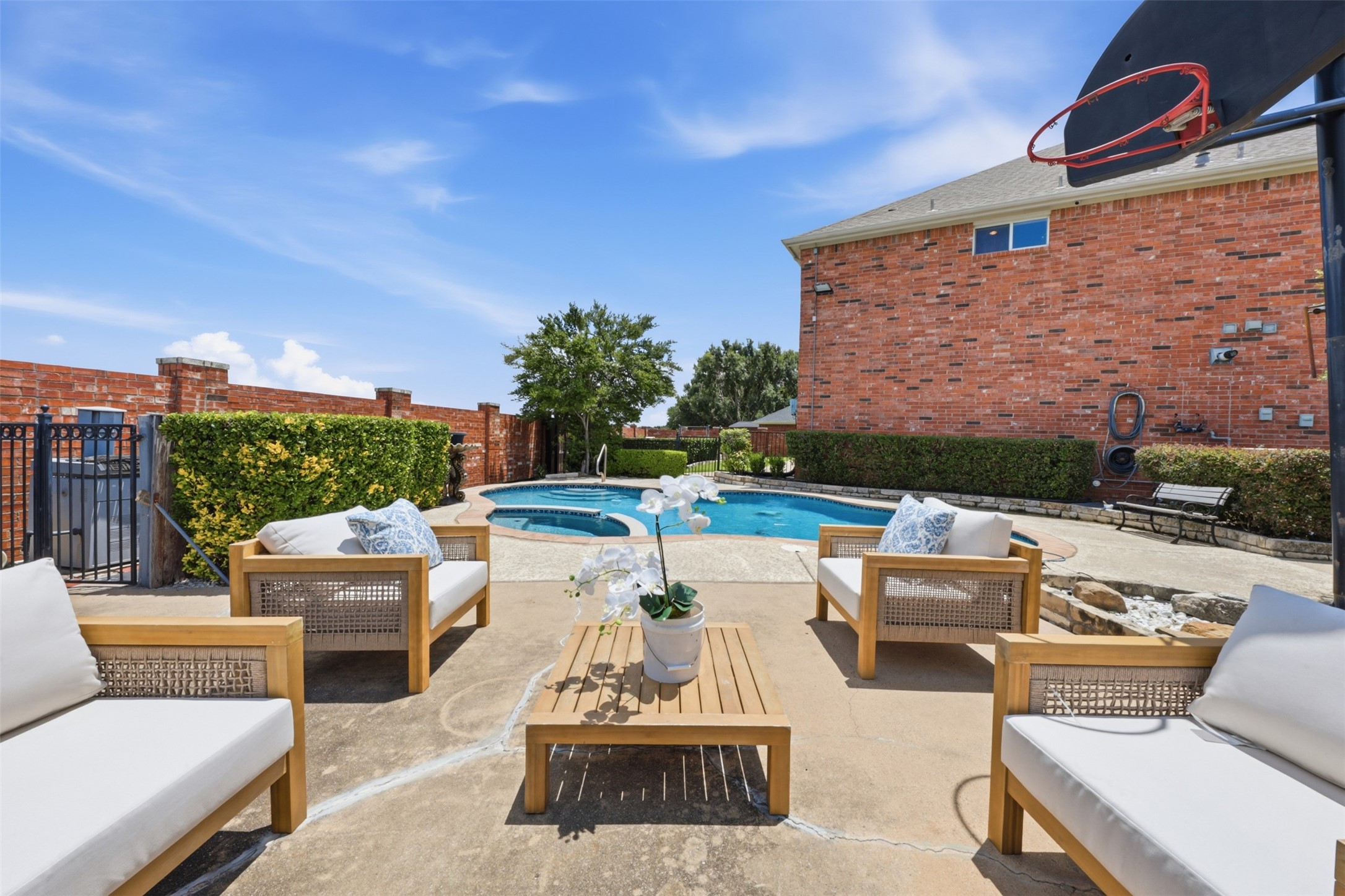 3936 Gillespie Drive