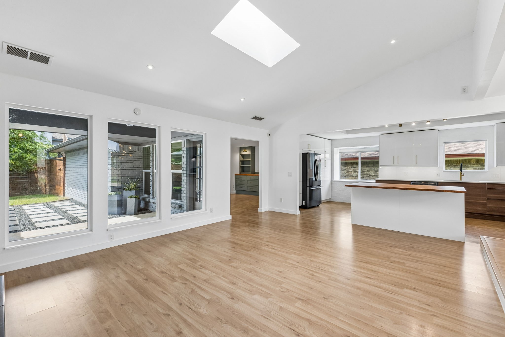 3116 Kingsbridge Drive