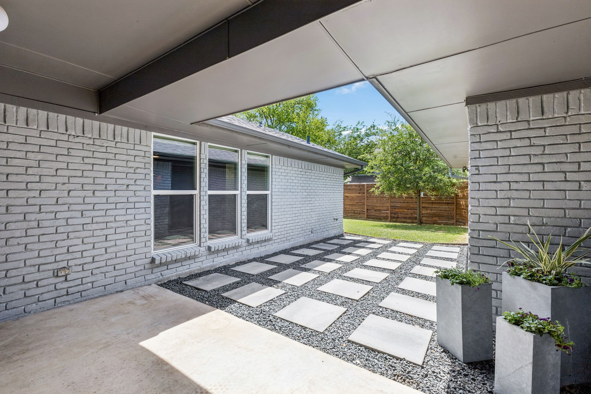 3116 Kingsbridge Drive