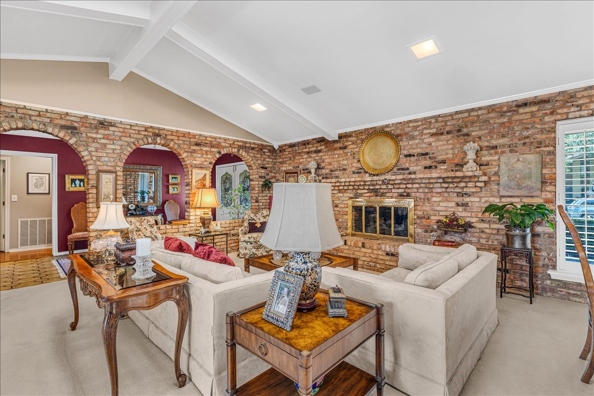 1609 Lake Hill Lane