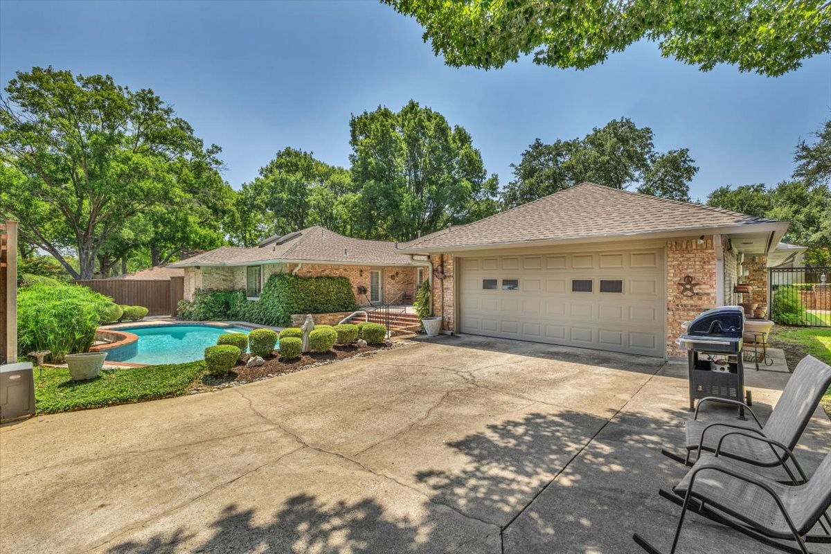 1609 Lake Hill Lane