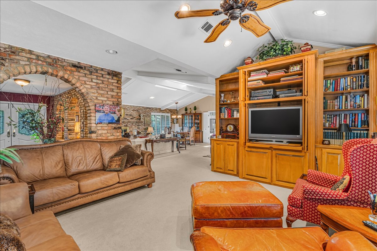 1609 Lake Hill Lane
