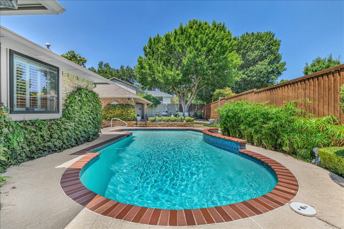1609 Lake Hill Lane