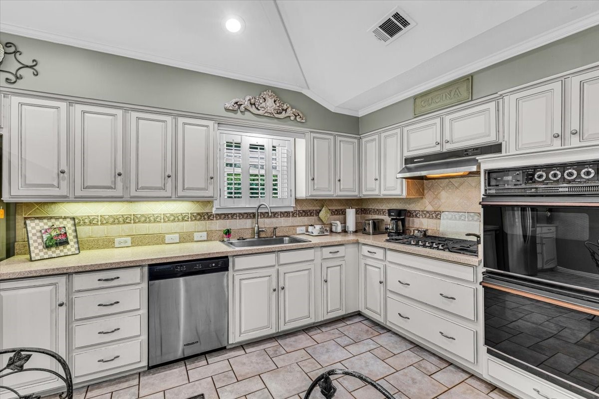 1609 Lake Hill Lane