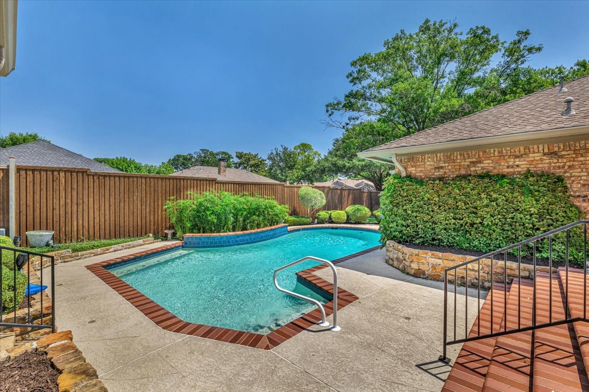 1609 Lake Hill Lane