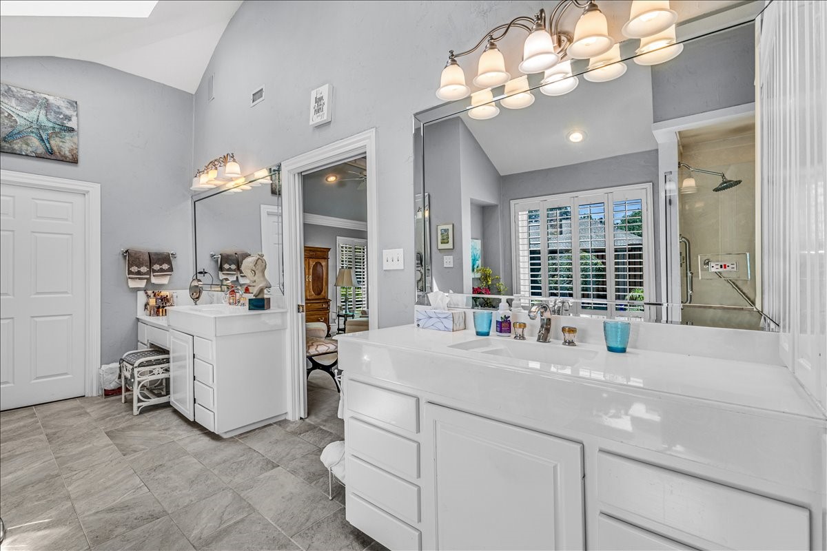 1609 Lake Hill Lane