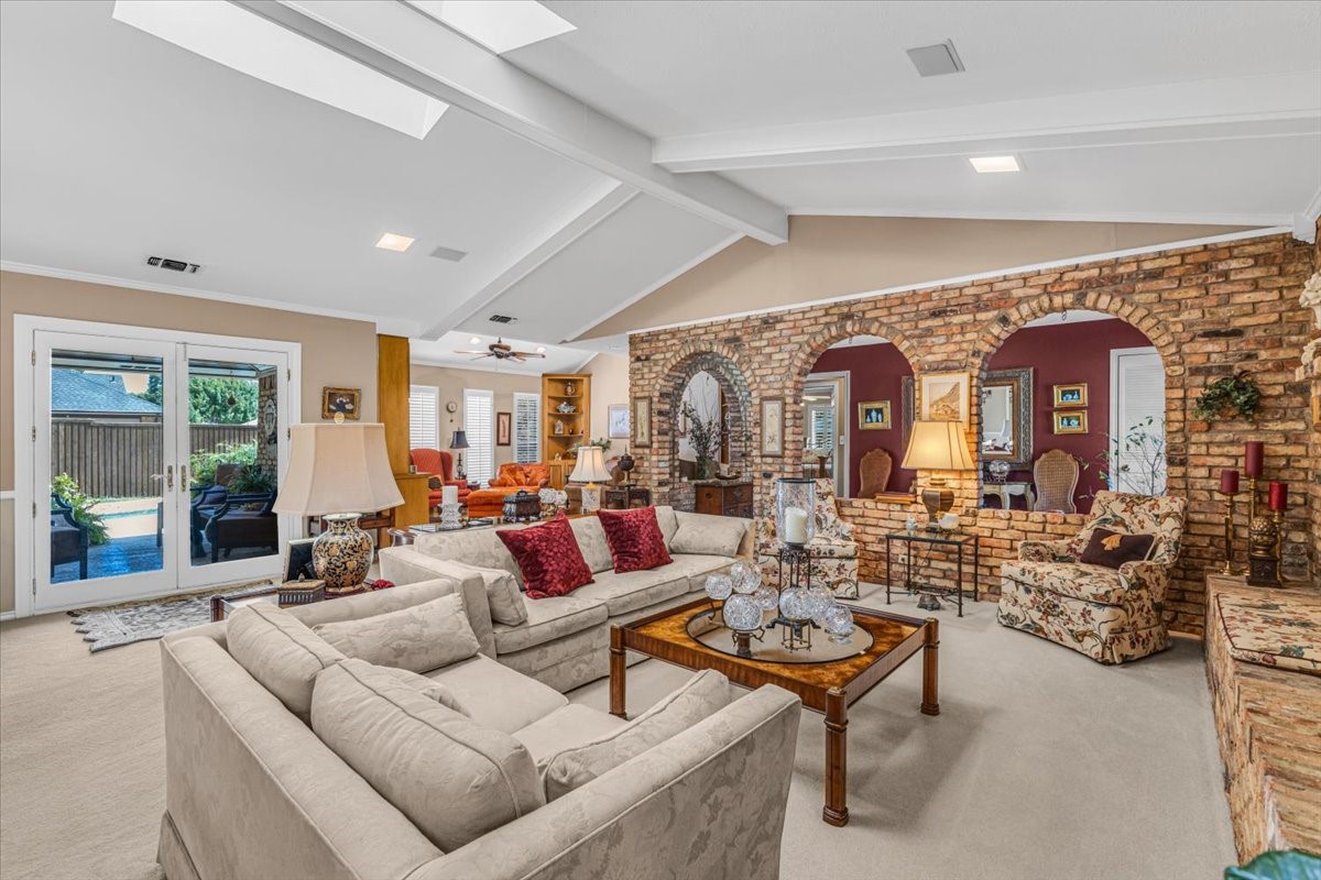 1609 Lake Hill Lane