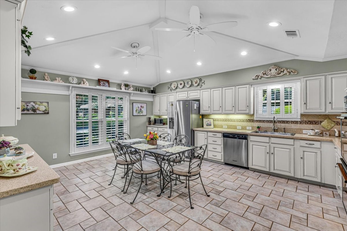 1609 Lake Hill Lane