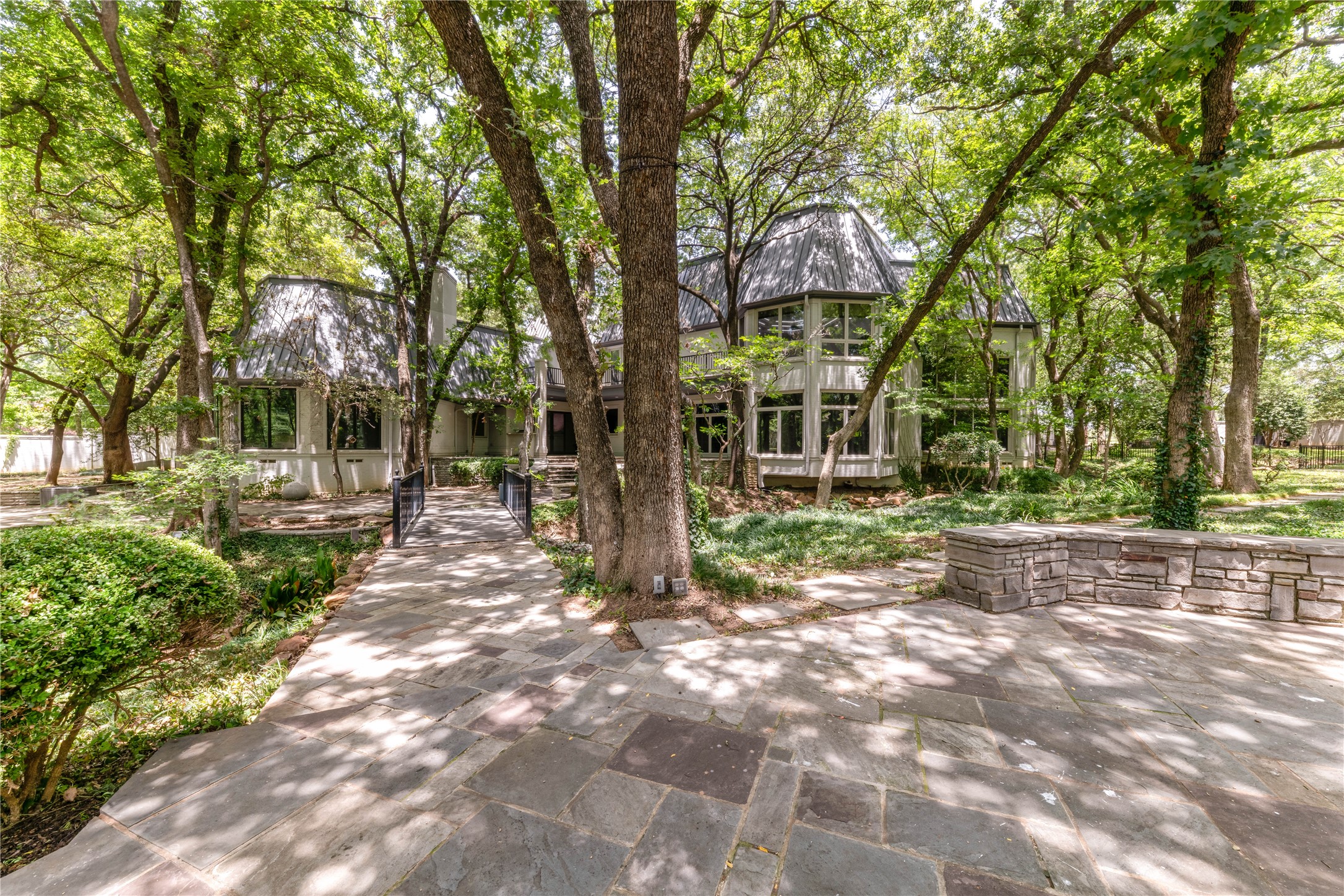 2420 Lincoln Drive
