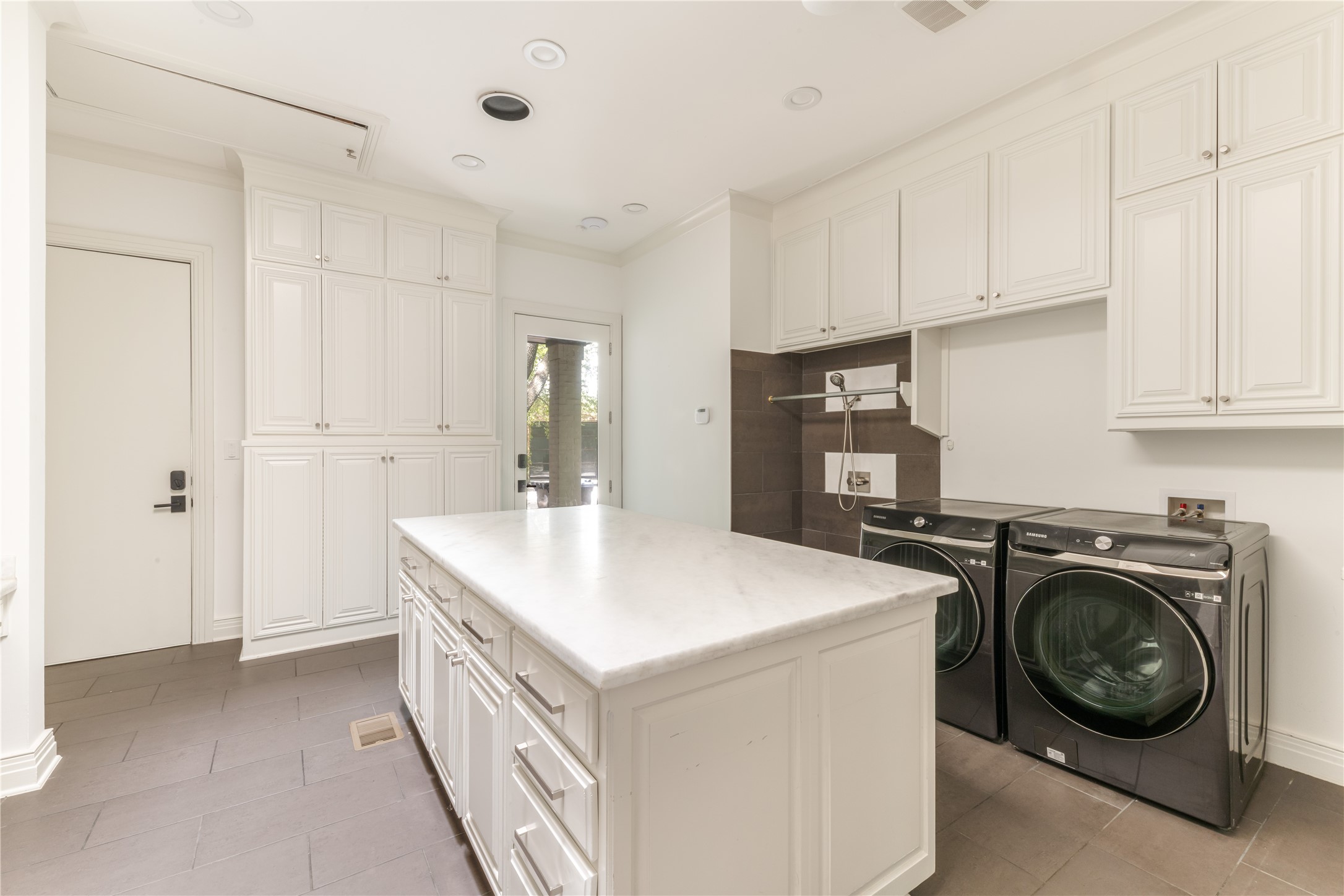 2420 Lincoln Drive