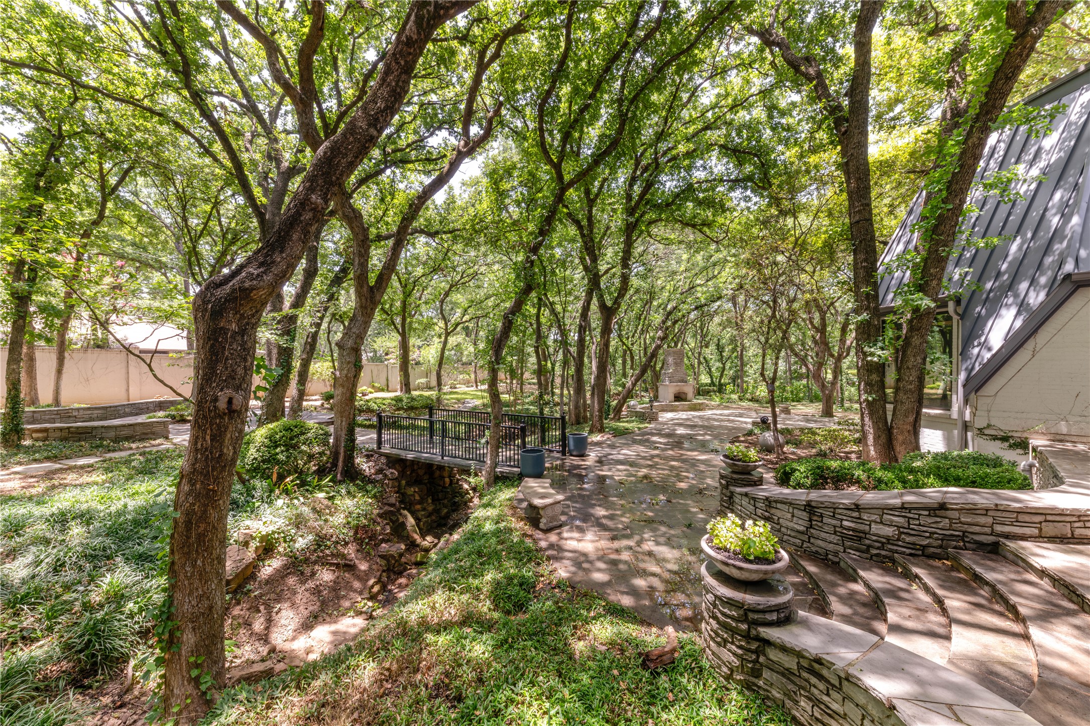 2420 Lincoln Drive