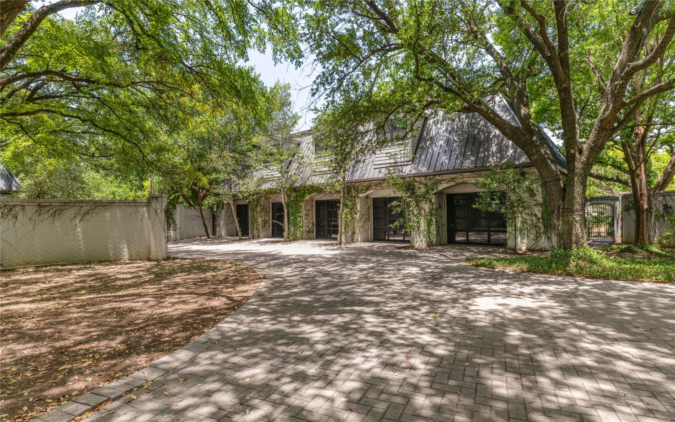 2420 Lincoln Drive
